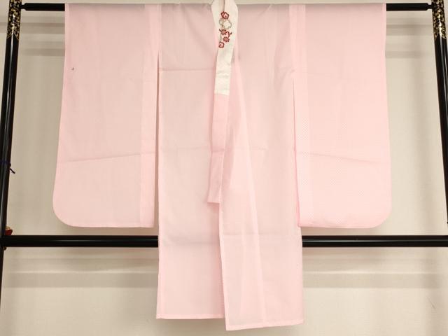 ■■■　サイズ　■■■ 【長襦袢】 身丈 102cm（肩から） 裄丈 54.5cm（肩上げ　0cm） 袖丈 74.5cm　縫込み 1cm 袖幅 30.5cm 前幅 19cm 後幅 24.5cm 着物縫いこみ 内揚げ 0cm （腰上げ　0cm） 裄 お袖側 約4.5cm　身頃側 約1cm ■■■　商品詳細　■■■ 長襦袢【化繊】の状態は接写画像のように上前・右袖前・衿裏に汚れがございますが その他特に目立ったシミ汚れなどもなく大変良い状態です。 お安く出品致しますので、是非この機会にいかがでしょうか？ ■■■　注意事項　■■■ ■モニター発色の具合により色合いが異なる場合がございます。 ■寸法は多少の誤差が生じる場合がございますのでご了承ください。 ■縫込みの長さが左右非対称の場合は短い部分を記載しております。 左右非対称であってもご返品・お値引き等の保証は出来かねますので、ご了承の上ご購入をお願い致します。 ■シミ等のチェックには注意を払っておりますが、見落としがある場合もございますし、個人の見解も様々ですので神経質な方のご購入はお控えください。 ■箪笥に入っておりました着物や帯なので畳みシワや匂いがあるものもございます。 ■お休みは基本的に土日祝となりますが、その他臨時でお休みする場合がございますのでご了承ください。 ■商品の発送は平日のみの発送となります。 ■夜間と土曜、日曜日はお問い合わせの回答が遅れる場合がございます。 ■当店では、お直し、紋入れ、お手入れ等は承っておりません。 ■生地の状態（ヤケ、経年劣化等）によってはサイズ直しが出来ない場合がございます。 その点もどうかご了承のうえ、ご購入をお願いいたします。 ■弊社で取り扱う商品は一点ものにつき、時期や在庫状況に応じて金額が変更となる場合がございます。 ■検針は行っておりません。予めご了承いただきますようお願いいたします。 ■【洗える着物】と記載のある商品におきましては、商品お届け後に洗濯を行ってしまってからのご返品にはご対応しかねます。 念の為、専門店でのお手入れをお願いいたします。 ■写真に写っている物が全てになります。それ以外の付属品はございませんのでご了承ください。 ■状態に関する写真につきましては、掲載可能な写真枚数に限りがあるため、各箇所につき1枚参考画像を掲載しております。 ■着物のサイズ目安は下記を参考ください↓ ＜女性着物＞　お端折り次第で＋5cm　－1cmが着用可能サイズ 　例）身丈170cmの場合、身長160cm～175cm ＜男性着物＞　身丈＋約25cm～27cm程が適応身長 　例）身丈155cmの場合、身長180～182cm