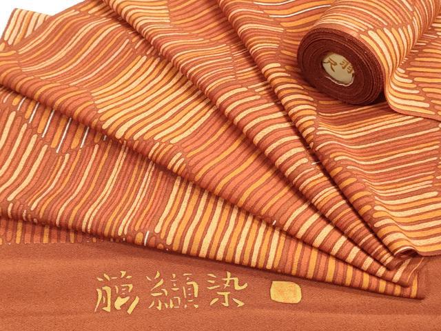 ■■■　サイズ　■■■ 長さ　　羽尺分あり 幅　　　約35.5cm ■■■　商品詳細　■■■ 【正絹・未使用】 状態は特に目立ったシミ汚れなどもなく大変良い状態です。 大変上質な逸品になります。 お安く出品致しますので、是非この機会にいかがでしょうか？ ■■■　注意事項　■■■ ■モニター発色の具合により色合いが異なる場合がございます。 ■寸法は多少の誤差が生じる場合がございますのでご了承ください。 ■縫込みの長さが左右非対称の場合は短い部分を記載しております。 左右非対称であってもご返品・お値引き等の保証は出来かねますので、ご了承の上ご購入をお願い致します。 ■シミ等のチェックには注意を払っておりますが、見落としがある場合もございますし、個人の見解も様々ですので神経質な方のご購入はお控えください。 ■箪笥に入っておりました着物や帯なので畳みシワや匂いがあるものもございます。 ■お休みは基本的に土日祝となりますが、その他臨時でお休みする場合がございますのでご了承ください。 ■商品の発送は平日のみの発送となります。 ■夜間と土曜、日曜日はお問い合わせの回答が遅れる場合がございます。 ■当店では、お直し、紋入れ、お手入れ等は承っておりません。 ■生地の状態（ヤケ、経年劣化等）によってはサイズ直しが出来ない場合がございます。 その点もどうかご了承のうえ、ご購入をお願いいたします。 ■弊社で取り扱う商品は一点ものにつき、時期や在庫状況に応じて金額が変更となる場合がございます。 ■検針は行っておりません。予めご了承いただきますようお願いいたします。 ■【洗える着物】と記載のある商品におきましては、商品お届け後に洗濯を行ってしまってからのご返品にはご対応しかねます。 念の為、専門店でのお手入れをお願いいたします。 ■写真に写っている物が全てになります。それ以外の付属品はございませんのでご了承ください。 ■状態に関する写真につきましては、掲載可能な写真枚数に限りがあるため、各箇所につき1枚参考画像を掲載しております。 ■着物のサイズ目安は下記を参考ください↓ ＜女性着物＞　お端折り次第で＋5cm　－1cmが着用可能サイズ 　例）身丈170cmの場合、身長160cm～175cm ＜男性着物＞　身丈＋約25cm～27cm程が適応身長 　例）身丈155cmの場合、身長180～182cm