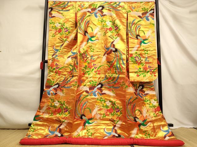 ■■■　サイズ　■■■ 身丈 189cm（肩から） 裄丈 66.5cm 袖丈 104cm　縫込み 6.5cm 袖幅 33.5cm 前幅 28.5cm 後幅 32cm 着物縫いこみ 内揚げ 0cm 裄 お袖側 約2cm　身頃側 約0cm ■■■　商品詳細　■■■ 【正絹・ふき綿仕立て】 状態は接写画像のように上前おくみ・右袖前・上前に糸解け、下前おくみにスレ、衿裏に薄い汚れがございますが その他特に目立ったシミ汚れなどもなく大変良い状態です。 大変上質な逸品になります。 お安く出品致しますので、是非この機会にいかがでしょうか？ ■■■　注意事項　■■■ ■モニター発色の具合により色合いが異なる場合がございます。 ■寸法は多少の誤差が生じる場合がございますのでご了承ください。 ■縫込みの長さが左右非対称の場合は短い部分を記載しております。 左右非対称であってもご返品・お値引き等の保証は出来かねますので、ご了承の上ご購入をお願い致します。 ■シミ等のチェックには注意を払っておりますが、見落としがある場合もございますし、個人の見解も様々ですので神経質な方のご購入はお控えください。 ■箪笥に入っておりました着物や帯なので畳みシワや匂いがあるものもございます。 ■お休みは基本的に土日祝となりますが、その他臨時でお休みする場合がございますのでご了承ください。 ■商品の発送は平日のみの発送となります。 ■夜間と土曜、日曜日はお問い合わせの回答が遅れる場合がございます。 ■当店では、お直し、紋入れ、お手入れ等は承っておりません。 ■生地の状態（ヤケ、経年劣化等）によってはサイズ直しが出来ない場合がございます。 その点もどうかご了承のうえ、ご購入をお願いいたします。 ■弊社で取り扱う商品は一点ものにつき、時期や在庫状況に応じて金額が変更となる場合がございます。 ■検針は行っておりません。予めご了承いただきますようお願いいたします。 ■【洗える着物】と記載のある商品におきましては、商品お届け後に洗濯を行ってしまってからのご返品にはご対応しかねます。 念の為、専門店でのお手入れをお願いいたします。 ■写真に写っている物が全てになります。 それ以外の付属品はございませんのでご了承ください。 ■状態に関する写真につきましては、掲載可能な写真枚数に限りがあるため、 各箇所につき1枚参考画像を掲載しております。 ■着物のサイズ目安は下記を参考ください↓ ＜女性着物＞　お端折り次第で＋5cm　－10cmが着用可能サイズ 　例）身丈170cmの場合、身長160cm～175cm ＜男性着物＞　身丈＋約25cm～27cm程が適応身長 　例）身丈155cmの場合、身長180cm～182cm