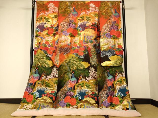 ■■■　サイズ　■■■ 身丈 184cm（肩から） 裄丈 64cm 袖丈 104cm　縫込み 5cm 袖幅 33cm 前幅 27.5cm 後幅 32cm 着物縫いこみ 内揚げ 0cm 裄 お袖側 約2cm　身頃側 約2cm ■■■　商品詳細　■■■ 【正絹・ふき綿仕立て】 状態は接写画像のように表地に糸解けがございますが その他特に目立ったシミ汚れなどもなく大変良い状態です。 大変上質な逸品になります。 お安く出品致しますので、是非この機会にいかがでしょうか？ ■■■　注意事項　■■■ ■モニター発色の具合により色合いが異なる場合がございます。 ■寸法は多少の誤差が生じる場合がございますのでご了承ください。 ■縫込みの長さが左右非対称の場合は短い部分を記載しております。 左右非対称であってもご返品・お値引き等の保証は出来かねますので、ご了承の上ご購入をお願い致します。 ■シミ等のチェックには注意を払っておりますが、見落としがある場合もございますし、個人の見解も様々ですので神経質な方のご購入はお控えください。 ■箪笥に入っておりました着物や帯なので畳みシワや匂いがあるものもございます。 ■お休みは基本的に土日祝となりますが、その他臨時でお休みする場合がございますのでご了承ください。 ■商品の発送は平日のみの発送となります。 ■夜間と土曜、日曜日はお問い合わせの回答が遅れる場合がございます。 ■当店では、お直し、紋入れ、お手入れ等は承っておりません。 ■生地の状態（ヤケ、経年劣化等）によってはサイズ直しが出来ない場合がございます。 その点もどうかご了承のうえ、ご購入をお願いいたします。 ■弊社で取り扱う商品は一点ものにつき、時期や在庫状況に応じて金額が変更となる場合がございます。 ■検針は行っておりません。予めご了承いただきますようお願いいたします。 ■【洗える着物】と記載のある商品におきましては、商品お届け後に洗濯を行ってしまってからのご返品にはご対応しかねます。 念の為、専門店でのお手入れをお願いいたします。 ■写真に写っている物が全てになります。 それ以外の付属品はございませんのでご了承ください。 ■状態に関する写真につきましては、掲載可能な写真枚数に限りがあるため、 各箇所につき1枚参考画像を掲載しております。 ■着物のサイズ目安は下記を参考ください↓ ＜女性着物＞　お端折り次第で＋5cm　－10cmが着用可能サイズ 　例）身丈170cmの場合、身長160cm～175cm ＜男性着物＞　身丈＋約25cm～27cm程が適応身長 　例）身丈155cmの場合、身長180cm～182cm