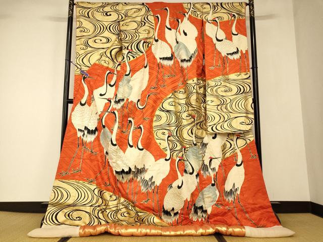 ■■■　サイズ　■■■ 身丈 186cm（肩から） 裄丈 65cm 袖丈 105cm　縫込み 5cm 袖幅 32.5cm 前幅 28cm 後幅 32cm 着物縫いこみ 内揚げ 0cm 裄 お袖側 約2cm　身頃側 約1cm ■■■　商品詳細　■■■ 【正絹・ふき綿仕立て】 状態は接写画像のようにふき綿部分にスレと汚れ、表地に汚れと糸解け、衿裏にペン書きと擦れ、胴裏に擦れがございますが その他特に目立ったシミ汚れなどもなく大変良い状態です。 大変上質な逸品になります。 お安く出品致しますので、是非この機会にいかがでしょうか？ ■■■　注意事項　■■■ ■モニター発色の具合により色合いが異なる場合がございます。 ■寸法は多少の誤差が生じる場合がございますのでご了承ください。 ■縫込みの長さが左右非対称の場合は短い部分を記載しております。 左右非対称であってもご返品・お値引き等の保証は出来かねますので、ご了承の上ご購入をお願い致します。 ■シミ等のチェックには注意を払っておりますが、見落としがある場合もございますし、個人の見解も様々ですので神経質な方のご購入はお控えください。 ■箪笥に入っておりました着物や帯なので畳みシワや匂いがあるものもございます。 ■お休みは基本的に土日祝となりますが、その他臨時でお休みする場合がございますのでご了承ください。 ■商品の発送は平日のみの発送となります。 ■夜間と土曜、日曜日はお問い合わせの回答が遅れる場合がございます。 ■当店では、お直し、紋入れ、お手入れ等は承っておりません。 ■生地の状態（ヤケ、経年劣化等）によってはサイズ直しが出来ない場合がございます。 その点もどうかご了承のうえ、ご購入をお願いいたします。 ■弊社で取り扱う商品は一点ものにつき、時期や在庫状況に応じて金額が変更となる場合がございます。 ■検針は行っておりません。予めご了承いただきますようお願いいたします。 ■【洗える着物】と記載のある商品におきましては、商品お届け後に洗濯を行ってしまってからのご返品にはご対応しかねます。 念の為、専門店でのお手入れをお願いいたします。 ■写真に写っている物が全てになります。 それ以外の付属品はございませんのでご了承ください。 ■状態に関する写真につきましては、掲載可能な写真枚数に限りがあるため、 各箇所につき1枚参考画像を掲載しております。 ■着物のサイズ目安は下記を参考ください↓ ＜女性着物＞　お端折り次第で＋5cm　－10cmが着用可能サイズ 　例）身丈170cmの場合、身長160cm～175cm ＜男性着物＞　身丈＋約25cm～27cm程が適応身長 　例）身丈155cmの場合、身長180cm～182cm