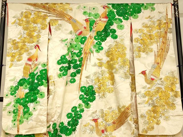 平和屋の平和屋本店●色打掛　和装　婚礼　結婚式　花嫁　神社挙式　総刺繍　孔雀草花文　金銀糸　逸品　AABJ2669fw｜アングル3
