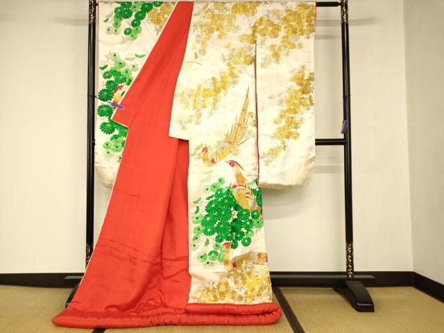 平和屋の平和屋本店●色打掛　和装　婚礼　結婚式　花嫁　神社挙式　総刺繍　孔雀草花文　金銀糸　逸品　AABJ2669fw｜アングル2