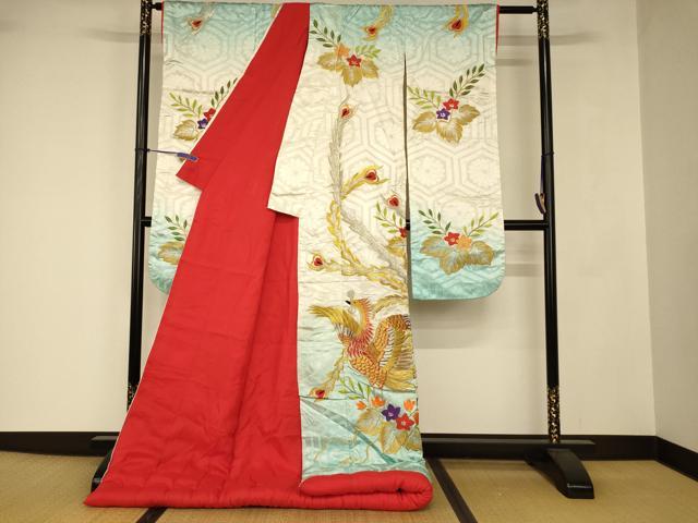 平和屋の平和屋本店●色打掛　和装　婚礼　結婚式　花嫁　神社挙式　総刺繍　鳳凰枝花文　暈し染め　金銀糸　銀通し地　逸品　AABJ2670fw｜アングル2