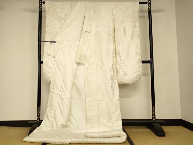 平和屋の平和屋本店●白打掛　白無垢　和装　婚礼　結婚式　花嫁　神社挙式　松竹梅吉祥文様　AABJ2672fw｜アングル2