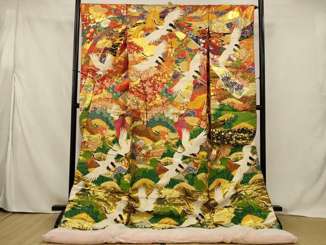 ■■■　サイズ　■■■ 身丈 188.5cm（肩から） 裄丈 65.5cm 袖丈 104cm　縫込み 8cm 袖幅 31.5cm 前幅 26cm 後幅 30cm 着物縫いこみ 内揚げ 0cm 裄 お袖側 約1.5cm　身頃側 約0cm ■■■　商品詳細　■■■ 【正絹・ふき綿仕立て】 状態は特に目立ったシミ汚れなどもなく大変良い状態です。 大変上質な逸品になります。 お安く出品致しますので、是非この機会にいかがでしょうか？ ■■■　注意事項　■■■ ■モニター発色の具合により色合いが異なる場合がございます。 ■寸法は多少の誤差が生じる場合がございますのでご了承ください。 ■縫込みの長さが左右非対称の場合は短い部分を記載しております。 左右非対称であってもご返品・お値引き等の保証は出来かねますので、ご了承の上ご購入をお願い致します。 ■シミ等のチェックには注意を払っておりますが、見落としがある場合もございますし、個人の見解も様々ですので神経質な方のご購入はお控えください。 ■箪笥に入っておりました着物や帯なので畳みシワや匂いがあるものもございます。 ■お休みは基本的に土日祝となりますが、その他臨時でお休みする場合がございますのでご了承ください。 ■商品の発送は平日のみの発送となります。 ■夜間と土曜、日曜日はお問い合わせの回答が遅れる場合がございます。 ■当店では、お直し、紋入れ、お手入れ等は承っておりません。 ■生地の状態（ヤケ、経年劣化等）によってはサイズ直しが出来ない場合がございます。 その点もどうかご了承のうえ、ご購入をお願いいたします。 ■弊社で取り扱う商品は一点ものにつき、時期や在庫状況に応じて金額が変更となる場合がございます。 ■検針は行っておりません。予めご了承いただきますようお願いいたします。 ■【洗える着物】と記載のある商品におきましては、商品お届け後に洗濯を行ってしまってからのご返品にはご対応しかねます。 念の為、専門店でのお手入れをお願いいたします。 ■写真に写っている物が全てになります。 それ以外の付属品はございませんのでご了承ください。 ■状態に関する写真につきましては、掲載可能な写真枚数に限りがあるため、 各箇所につき1枚参考画像を掲載しております。 ■着物のサイズ目安は下記を参考ください↓ ＜女性着物＞　お端折り次第で＋5cm　－10cmが着用可能サイズ 　例）身丈170cmの場合、身長160cm～175cm ＜男性着物＞　身丈＋約25cm～27cm程が適応身長 　例）身丈155cmの場合、身長180cm～182cm