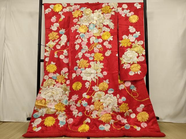 ■■■　サイズ　■■■ 身丈 180.5cm（肩から） 裄丈 66cm 袖丈 103cm　縫込み 8cm 袖幅 33cm 前幅 26cm 後幅 32cm 着物縫いこみ 内揚げ 0cm 裄 お袖側 約2cm　身頃側 約0cm ■■■　商品詳細　■■■ 【正絹・ふき綿仕立て】 状態は接写画像のように袖口に薄い汚れがございますが その他特に目立ったシミ汚れなどもなく大変良い状態です。 大変上質な逸品になります。 お安く出品致しますので、是非この機会にいかがでしょうか？ ■■■　注意事項　■■■ ■モニター発色の具合により色合いが異なる場合がございます。 ■寸法は多少の誤差が生じる場合がございますのでご了承ください。 ■縫込みの長さが左右非対称の場合は短い部分を記載しております。 左右非対称であってもご返品・お値引き等の保証は出来かねますので、ご了承の上ご購入をお願い致します。 ■シミ等のチェックには注意を払っておりますが、見落としがある場合もございますし、個人の見解も様々ですので神経質な方のご購入はお控えください。 ■箪笥に入っておりました着物や帯なので畳みシワや匂いがあるものもございます。 ■お休みは基本的に土日祝となりますが、その他臨時でお休みする場合がございますのでご了承ください。 ■商品の発送は平日のみの発送となります。 ■夜間と土曜、日曜日はお問い合わせの回答が遅れる場合がございます。 ■当店では、お直し、紋入れ、お手入れ等は承っておりません。 ■生地の状態（ヤケ、経年劣化等）によってはサイズ直しが出来ない場合がございます。 その点もどうかご了承のうえ、ご購入をお願いいたします。 ■弊社で取り扱う商品は一点ものにつき、時期や在庫状況に応じて金額が変更となる場合がございます。 ■検針は行っておりません。予めご了承いただきますようお願いいたします。 ■【洗える着物】と記載のある商品におきましては、商品お届け後に洗濯を行ってしまってからのご返品にはご対応しかねます。 念の為、専門店でのお手入れをお願いいたします。 ■写真に写っている物が全てになります。 それ以外の付属品はございませんのでご了承ください。 ■状態に関する写真につきましては、掲載可能な写真枚数に限りがあるため、 各箇所につき1枚参考画像を掲載しております。 ■着物のサイズ目安は下記を参考ください↓ ＜女性着物＞　お端折り次第で＋5cm　－10cmが着用可能サイズ 　例）身丈170cmの場合、身長160cm～175cm ＜男性着物＞　身丈＋約25cm～27cm程が適応身長 　例）身丈155cmの場合、身長180cm～182cm