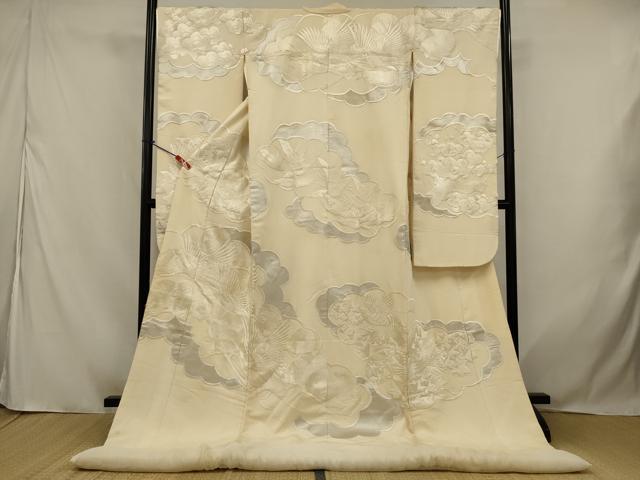 ■■■　サイズ　■■■ 身丈 193cm（肩から） 裄丈 68cm 袖丈 102cm　縫込み 4cm 袖幅 34cm 前幅 27cm 後幅 30.5cm 着物縫いこみ 内揚げ 0cm 裄 お袖側 約1cm　身頃側 約1cm ■■■　商品詳細　■■■ 【正絹・ふき綿仕立て】 状態は接写画像のようにふき綿部分に汚れ、表地・袖口に薄い汚れがございますが その他特に目立ったシミ汚れなどもなく大変良い状態です。 大変上質な逸品になります。 お安く出品致しますので、是非この機会にいかがでしょうか？ ■■■　注意事項　■■■ ■モニター発色の具合により色合いが異なる場合がございます。 ■寸法は多少の誤差が生じる場合がございますのでご了承ください。 ■縫込みの長さが左右非対称の場合は短い部分を記載しております。 左右非対称であってもご返品・お値引き等の保証は出来かねますので、ご了承の上ご購入をお願い致します。 ■シミ等のチェックには注意を払っておりますが、見落としがある場合もございますし、個人の見解も様々ですので神経質な方のご購入はお控えください。 ■箪笥に入っておりました着物や帯なので畳みシワや匂いがあるものもございます。 ■お休みは基本的に土日祝となりますが、その他臨時でお休みする場合がございますのでご了承ください。 ■商品の発送は平日のみの発送となります。 ■夜間と土曜、日曜日はお問い合わせの回答が遅れる場合がございます。 ■当店では、お直し、紋入れ、お手入れ等は承っておりません。 ■生地の状態（ヤケ、経年劣化等）によってはサイズ直しが出来ない場合がございます。 その点もどうかご了承のうえ、ご購入をお願いいたします。 ■弊社で取り扱う商品は一点ものにつき、時期や在庫状況に応じて金額が変更となる場合がございます。 ■検針は行っておりません。予めご了承いただきますようお願いいたします。 ■【洗える着物】と記載のある商品におきましては、商品お届け後に洗濯を行ってしまってからのご返品にはご対応しかねます。 念の為、専門店でのお手入れをお願いいたします。 ■写真に写っている物が全てになります。 それ以外の付属品はございませんのでご了承ください。 ■状態に関する写真につきましては、掲載可能な写真枚数に限りがあるため、 各箇所につき1枚参考画像を掲載しております。 ■着物のサイズ目安は下記を参考ください↓ ＜女性着物＞　お端折り次第で＋5cm　－10cmが着用可能サイズ 　例）身丈170cmの場合、身長160cm～175cm ＜男性着物＞　身丈＋約25cm～27cm程が適応身長 　例）身丈155cmの場合、身長180cm～182cm