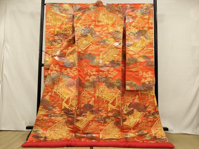 ■■■　サイズ　■■■ 身丈 184.5cm（肩から） 裄丈 66cm 袖丈 106cm　縫込み 3.5cm 袖幅 32cm 前幅 28cm 後幅 29cm 着物縫いこみ 内揚げ 0cm 裄 お袖側 約2.5cm　身頃側 約2.5cm ■■■　商品詳細　■■■ 【正絹・ふき綿仕立て】 状態は接写画像のように袖口・衿裏に薄い汚れがございますが その他特に目立ったシミ汚れなどもなく大変良い状態です。 大変上質な逸品になります。 お安く出品致しますので、是非この機会にいかがでしょうか？ ■■■　注意事項　■■■ ■モニター発色の具合により色合いが異なる場合がございます。 ■寸法は多少の誤差が生じる場合がございますのでご了承ください。 ■縫込みの長さが左右非対称の場合は短い部分を記載しております。 左右非対称であってもご返品・お値引き等の保証は出来かねますので、ご了承の上ご購入をお願い致します。 ■シミ等のチェックには注意を払っておりますが、見落としがある場合もございますし、個人の見解も様々ですので神経質な方のご購入はお控えください。 ■箪笥に入っておりました着物や帯なので畳みシワや匂いがあるものもございます。 ■お休みは基本的に土日祝となりますが、その他臨時でお休みする場合がございますのでご了承ください。 ■商品の発送は平日のみの発送となります。 ■夜間と土曜、日曜日はお問い合わせの回答が遅れる場合がございます。 ■当店では、お直し、紋入れ、お手入れ等は承っておりません。 ■生地の状態（ヤケ、経年劣化等）によってはサイズ直しが出来ない場合がございます。 その点もどうかご了承のうえ、ご購入をお願いいたします。 ■弊社で取り扱う商品は一点ものにつき、時期や在庫状況に応じて金額が変更となる場合がございます。 ■検針は行っておりません。予めご了承いただきますようお願いいたします。 ■【洗える着物】と記載のある商品におきましては、商品お届け後に洗濯を行ってしまってからのご返品にはご対応しかねます。 念の為、専門店でのお手入れをお願いいたします。 ■写真に写っている物が全てになります。 それ以外の付属品はございませんのでご了承ください。 ■状態に関する写真につきましては、掲載可能な写真枚数に限りがあるため、 各箇所につき1枚参考画像を掲載しております。 ■着物のサイズ目安は下記を参考ください↓ ＜女性着物＞　お端折り次第で＋5cm　－10cmが着用可能サイズ 　例）身丈170cmの場合、身長160cm～175cm ＜男性着物＞　身丈＋約25cm～27cm程が適応身長 　例）身丈155cmの場合、身長180cm～182cm