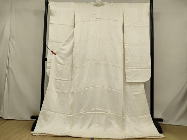■■■　サイズ　■■■ 身丈 178.5cm（肩から） 裄丈 65cm 袖丈 104cm　縫込み 4cm 袖幅 32.5cm 前幅 24cm 後幅 30cm 着物縫いこみ 内揚げ 0cm 裄 お袖側 約0cm　身頃側 約3cm ■■■　商品詳細　■■■ 【正絹・ふき綿仕立て・比翼仕立て】 状態は特に目立ったシミ汚れなどもなく大変良い状態です。 大変上質な逸品になります。 お安く出品致しますので、是非この機会にいかがでしょうか？ ■■■　注意事項　■■■ ■モニター発色の具合により色合いが異なる場合がございます。 ■寸法は多少の誤差が生じる場合がございますのでご了承ください。 ■縫込みの長さが左右非対称の場合は短い部分を記載しております。 左右非対称であってもご返品・お値引き等の保証は出来かねますので、ご了承の上ご購入をお願い致します。 ■シミ等のチェックには注意を払っておりますが、見落としがある場合もございますし、個人の見解も様々ですので神経質な方のご購入はお控えください。 ■箪笥に入っておりました着物や帯なので畳みシワや匂いがあるものもございます。 ■お休みは基本的に土日祝となりますが、その他臨時でお休みする場合がございますのでご了承ください。 ■商品の発送は平日のみの発送となります。 ■夜間と土曜、日曜日はお問い合わせの回答が遅れる場合がございます。 ■当店では、お直し、紋入れ、お手入れ等は承っておりません。 ■生地の状態（ヤケ、経年劣化等）によってはサイズ直しが出来ない場合がございます。 その点もどうかご了承のうえ、ご購入をお願いいたします。 ■弊社で取り扱う商品は一点ものにつき、時期や在庫状況に応じて金額が変更となる場合がございます。 ■検針は行っておりません。予めご了承いただきますようお願いいたします。 ■【洗える着物】と記載のある商品におきましては、商品お届け後に洗濯を行ってしまってからのご返品にはご対応しかねます。 念の為、専門店でのお手入れをお願いいたします。 ■写真に写っている物が全てになります。それ以外の付属品はございませんのでご了承ください。 ■状態に関する写真につきましては、掲載可能な写真枚数に限りがあるため、各箇所につき1枚参考画像を掲載しております。 ■着物のサイズ目安は下記を参考ください↓ ＜女性着物＞　お端折り次第で＋5cm　－1cmが着用可能サイズ 　例）身丈170cmの場合、身長160cm～175cm ＜男性着物＞　身丈＋約25cm～27cm程が適応身長 　例）身丈155cmの場合、身長180～182cm