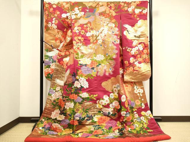 ■■■　サイズ　■■■ 身丈 187.5cm（肩から） 裄丈 66cm 袖丈 104cm　縫込み 4.5cm 袖幅 33.5cm 前幅 28.5cm 後幅 32cm 着物縫いこみ 内揚げ 0cm 裄 お袖側 約1.5cm　身頃側 約0cm ■■■　商品詳細　■■■ 【正絹】 状態は接写画像のように両袖付・右脇部分に糸解け、肩山に若干のスレがございますが その他特に目立ったシミ汚れなどもなく大変良い状態です。 大変上質な逸品になります。 お安く出品致しますので、是非この機会にいかがでしょうか？ ■■■　注意事項　■■■ ■モニター発色の具合により色合いが異なる場合がございます。 ■寸法は多少の誤差が生じる場合がございますのでご了承ください。 ■縫込みの長さが左右非対称の場合は短い部分を記載しております。 左右非対称であってもご返品・お値引き等の保証は出来かねますので、ご了承の上ご購入をお願い致します。 ■シミ等のチェックには注意を払っておりますが、見落としがある場合もございますし、個人の見解も様々ですので神経質な方のご購入はお控えください。 ■箪笥に入っておりました着物や帯なので畳みシワや匂いがあるものもございます。 ■お休みは基本的に土日祝となりますが、その他臨時でお休みする場合がございますのでご了承ください。 ■商品の発送は平日のみの発送となります。 ■夜間と土曜、日曜日はお問い合わせの回答が遅れる場合がございます。 ■当店では、お直し、紋入れ、お手入れ等は承っておりません。 ■生地の状態（ヤケ、経年劣化等）によってはサイズ直しが出来ない場合がございます。 その点もどうかご了承のうえ、ご購入をお願いいたします。 ■弊社で取り扱う商品は一点ものにつき、時期や在庫状況に応じて金額が変更となる場合がございます。 ■検針は行っておりません。予めご了承いただきますようお願いいたします。 ■【洗える着物】と記載のある商品におきましては、商品お届け後に洗濯を行ってしまってからのご返品にはご対応しかねます。 念の為、専門店でのお手入れをお願いいたします。 ■写真に写っている物が全てになります。 それ以外の付属品はございませんのでご了承ください。 ■状態に関する写真につきましては、掲載可能な写真枚数に限りがあるため、 各箇所につき1枚参考画像を掲載しております。 ■着物のサイズ目安は下記を参考ください↓ ＜女性着物＞　お端折り次第で＋5cm　－10cmが着用可能サイズ 　例）身丈170cmの場合、身長160cm～175cm ＜男性着物＞　身丈＋約25cm～27cm程が適応身長 　例）身丈155cmの場合、身長180cm～182cm