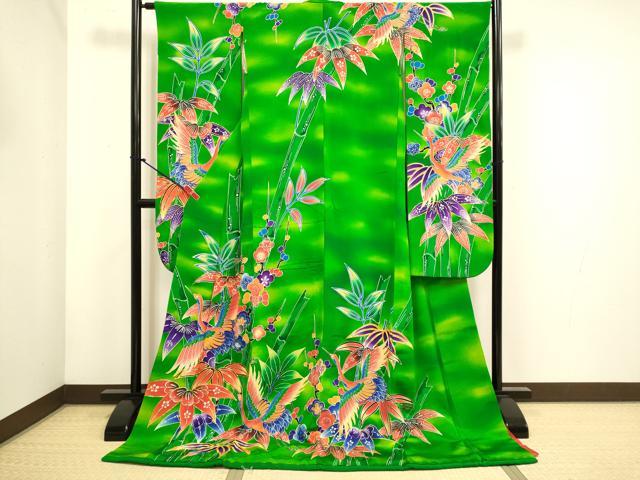 ■■■　サイズ　■■■ 身丈 186.5cm（肩から） 裄丈 65cm 袖丈 106cm　縫込み 4cm 袖幅 32.5cm 前幅 26cm 後幅 30cm 着物縫いこみ 内揚げ 0cm 裄 お袖側 約2cm　身頃側 約2cm ■■■　商品詳細　■■■ 【正絹】 状態は接写画像のように表地所々・胴裏に薄い汚れがございます。 大変上質な逸品になりますのでぜひお手入れをされてお召しになられてはいかがでしょうか。 お安く出品致しますので、是非この機会にいかがでしょうか？ ■■■　注意事項　■■■ ■モニター発色の具合により色合いが異なる場合がございます。 ■寸法は多少の誤差が生じる場合がございますのでご了承ください。 ■縫込みの長さが左右非対称の場合は短い部分を記載しております。 左右非対称であってもご返品・お値引き等の保証は出来かねますので、ご了承の上ご購入をお願い致します。 ■シミ等のチェックには注意を払っておりますが、見落としがある場合もございますし、個人の見解も様々ですので神経質な方のご購入はお控えください。 ■箪笥に入っておりました着物や帯なので畳みシワや匂いがあるものもございます。 ■お休みは基本的に土日祝となりますが、その他臨時でお休みする場合がございますのでご了承ください。 ■商品の発送は平日のみの発送となります。 ■夜間と土曜、日曜日はお問い合わせの回答が遅れる場合がございます。 ■当店では、お直し、紋入れ、お手入れ等は承っておりません。 ■生地の状態（ヤケ、経年劣化等）によってはサイズ直しが出来ない場合がございます。 その点もどうかご了承のうえ、ご購入をお願いいたします。 ■弊社で取り扱う商品は一点ものにつき、時期や在庫状況に応じて金額が変更となる場合がございます。 ■検針は行っておりません。予めご了承いただきますようお願いいたします。 ■【洗える着物】と記載のある商品におきましては、商品お届け後に洗濯を行ってしまってからのご返品にはご対応しかねます。 念の為、専門店でのお手入れをお願いいたします。 ■写真に写っている物が全てになります。 それ以外の付属品はございませんのでご了承ください。 ■状態に関する写真につきましては、掲載可能な写真枚数に限りがあるため、 各箇所につき1枚参考画像を掲載しております。 ■着物のサイズ目安は下記を参考ください↓ ＜女性着物＞　お端折り次第で＋5cm　－10cmが着用可能サイズ 　例）身丈170cmの場合、身長160cm～175cm ＜男性着物＞　身丈＋約25cm～27cm程が適応身長 　例）身丈155cmの場合、身長180cm～182cm