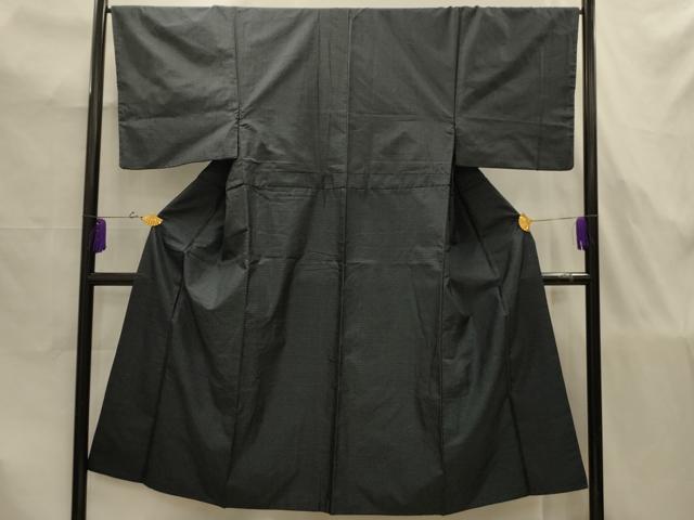 ■■■　サイズ　■■■ 身丈 143cm（肩から） 裄丈 67cm 袖丈 48cm　縫込み 2cm 袖幅 34cm 前幅 25cm 後幅 30cm 着物縫いこみ 内揚げ 0cm 裄 お袖側 約2cm　身頃側 約1cm ■■■　商品詳細　■■■ 【正絹】 状態は特に目立ったシミ汚れなどもなく大変良い状態です。 大変上質な逸品になります。 お安く出品致しますので、是非この機会にいかがでしょうか？ ■■■　注意事項　■■■ ■モニター発色の具合により色合いが異なる場合がございます。 ■寸法は多少の誤差が生じる場合がございますのでご了承ください。 ■縫込みの長さが左右非対称の場合は短い部分を記載しております。 左右非対称であってもご返品・お値引き等の保証は出来かねますので、ご了承の上ご購入をお願い致します。 ■シミ等のチェックには注意を払っておりますが、見落としがある場合もございますし、個人の見解も様々ですので神経質な方のご購入はお控えください。 ■箪笥に入っておりました着物や帯なので畳みシワや匂いがあるものもございます。 ■お休みは基本的に土日祝となりますが、その他臨時でお休みする場合がございますのでご了承ください。 ■商品の発送は平日のみの発送となります。 ■夜間と土曜、日曜日はお問い合わせの回答が遅れる場合がございます。 ■当店では、お直し、紋入れ、お手入れ等は承っておりません。 ■生地の状態（ヤケ、経年劣化等）によってはサイズ直しが出来ない場合がございます。 その点もどうかご了承のうえ、ご購入をお願いいたします。 ■弊社で取り扱う商品は一点ものにつき、時期や在庫状況に応じて金額が変更となる場合がございます。 ■検針は行っておりません。予めご了承いただきますようお願いいたします。 ■【洗える着物】と記載のある商品におきましては、商品お届け後に洗濯を行ってしまってからのご返品にはご対応しかねます。 念の為、専門店でのお手入れをお願いいたします。 ■写真に写っている物が全てになります。それ以外の付属品はございませんのでご了承ください。 ■状態に関する写真につきましては、掲載可能な写真枚数に限りがあるため、各箇所につき1枚参考画像を掲載しております。 ■着物のサイズ目安は下記を参考ください↓ ＜女性着物＞　お端折り次第で＋5cm　－1cmが着用可能サイズ 　例）身丈170cmの場合、身長160cm～175cm ＜男性着物＞　身丈＋約25cm～27cm程が適応身長 　例）身丈155cmの場合、身長180～182cm