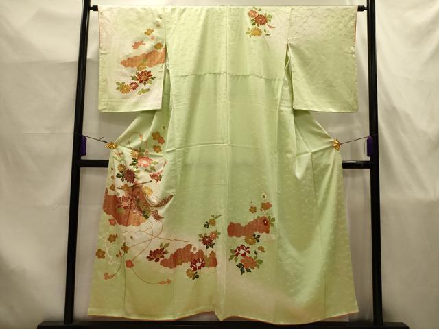■■■　サイズ　■■■ 身丈 150cm（肩から） 裄丈 63.5cm 袖丈 53cm　縫込み 5.5cm 袖幅 31.5cm 前幅 24cm 後幅 30cm 着物縫いこみ 内揚げ 8cm 裄 お袖側 約4cm　身頃側 約1.5cm ■■■　商品詳細　■■■ 【正絹】 状態は画像を添付しておりますので、そちらをご確認下さいますよう宜しくお願い致します。 大変上質な逸品になります。 お安く出品致しますので、是非この機会にいかがでしょうか？ ■■■　注意事項　■■■ ■モニター発色の具合により色合いが異なる場合がございます。 ■寸法は多少の誤差が生じる場合がございますのでご了承ください。 ■縫込みの長さが左右非対称の場合は短い部分を記載しております。 左右非対称であってもご返品・お値引き等の保証は出来かねますので、ご了承の上ご購入をお願い致します。 ■シミ等のチェックには注意を払っておりますが、見落としがある場合もございますし、個人の見解も様々ですので神経質な方のご購入はお控えください。 ■箪笥に入っておりました着物や帯なので畳みシワや匂いがあるものもございます。 ■お休みは基本的に土日祝となりますが、その他臨時でお休みする場合がございますのでご了承ください。 ■商品の発送は平日のみの発送となります。 ■夜間と土曜、日曜日はお問い合わせの回答が遅れる場合がございます。 ■当店では、お直し、紋入れ、お手入れ等は承っておりません。 ■生地の状態（ヤケ、経年劣化等）によってはサイズ直しが出来ない場合がございます。 その点もどうかご了承のうえ、ご購入をお願いいたします。 ■弊社で取り扱う商品は一点ものにつき、時期や在庫状況に応じて金額が変更となる場合がございます。 ■検針は行っておりません。予めご了承いただきますようお願いいたします。 ■【洗える着物】と記載のある商品におきましては、商品お届け後に洗濯を行ってしまってからのご返品にはご対応しかねます。 念の為、専門店でのお手入れをお願いいたします。 ■写真に写っている物が全てになります。それ以外の付属品はございませんのでご了承ください。 ■状態に関する写真につきましては、掲載可能な写真枚数に限りがあるため、各箇所につき1枚参考画像を掲載しております。 ■着物のサイズ目安は下記を参考ください↓ ＜女性着物＞　お端折り次第で＋5cm　－1cmが着用可能サイズ 　例）身丈170cmの場合、身長160cm～175cm ＜男性着物＞　身丈＋約25cm～27cm程が適応身長 　例）身丈155cmの場合、身長180～182cm