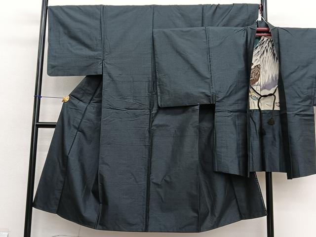 ■■■　サイズ　■■■ 【着物】 身丈 140.5cm（肩から） 裄丈 67cm 袖丈 49cm　縫込み 4.5cm 袖幅 34cm 前幅 27cm 後幅 30cm 着物縫いこみ 内揚げ 0cm 裄 お袖側 約2.5cm　身頃側 約0cm 【羽織】 身丈 88.5cm（肩から） 裄丈 69cm 袖丈 49cm　縫込み 5.5cm 袖幅 35.5cm 前幅 19cm 後幅 30cm 裄 お袖側 約2cm　身頃側 約1cm ■■■　商品詳細　■■■ 【正絹】 状態は画像を添付しておりますので、そちらをご確認下さいますよう宜しくお願い致します。 大変上質な逸品になります。 お安く出品致しますので、是非この機会にいかがでしょうか？ ■■■　注意事項　■■■ ■モニター発色の具合により色合いが異なる場合がございます。 ■寸法は多少の誤差が生じる場合がございますのでご了承ください。 ■縫込みの長さが左右非対称の場合は短い部分を記載しております。 左右非対称であってもご返品・お値引き等の保証は出来かねますので、ご了承の上ご購入をお願い致します。 ■シミ等のチェックには注意を払っておりますが、見落としがある場合もございますし、個人の見解も様々ですので神経質な方のご購入はお控えください。 ■箪笥に入っておりました着物や帯なので畳みシワや匂いがあるものもございます。 ■お休みは基本的に土日祝となりますが、その他臨時でお休みする場合がございますのでご了承ください。 ■商品の発送は平日のみの発送となります。 ■夜間と土曜、日曜日はお問い合わせの回答が遅れる場合がございます。 ■当店では、お直し、紋入れ、お手入れ等は承っておりません。 ■生地の状態（ヤケ、経年劣化等）によってはサイズ直しが出来ない場合がございます。 その点もどうかご了承のうえ、ご購入をお願いいたします。 ■弊社で取り扱う商品は一点ものにつき、時期や在庫状況に応じて金額が変更となる場合がございます。 ■検針は行っておりません。予めご了承いただきますようお願いいたします。 ■【洗える着物】と記載のある商品におきましては、商品お届け後に洗濯を行ってしまってからのご返品にはご対応しかねます。 念の為、専門店でのお手入れをお願いいたします。 ■写真に写っている物が全てになります。それ以外の付属品はございませんのでご了承ください。 ■状態に関する写真につきましては、掲載可能な写真枚数に限りがあるため、各箇所につき1枚参考画像を掲載しております。 ■着物のサイズ目安は下記を参考ください↓ ＜女性着物＞　お端折り次第で＋5cm　－1cmが着用可能サイズ 　例）身丈170cmの場合、身長160cm～175cm ＜男性着物＞　身丈＋約25cm～27cm程が適応身長 　例）身丈155cmの場合、身長180～182cm