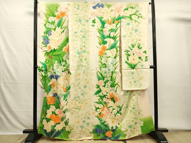 ■■■　サイズ　■■■ 身丈 161.5cm（肩から） 裄丈 65cm 袖丈 104cm　縫込み 3.5cm 袖幅 34cm 前幅 24.5cm 後幅 30cm 着物縫いこみ 内揚げ 4cm 裄 お袖側 約3cm　身頃側 約7cm ■■■　商品詳細　■■■ 【正絹】 状態は画像を添付しておりますので、そちらをご確認下さいますよう宜しくお願い致します。 大変上質な逸品になりますのでぜひお手入れをされてお召しになられてはいかがでしょうか。 お安く出品致しますので、是非この機会にいかがでしょうか？ ■■■　注意事項　■■■ ■モニター発色の具合により色合いが異なる場合がございます。 ■寸法は多少の誤差が生じる場合がございますのでご了承ください。 ■縫込みの長さが左右非対称の場合は短い部分を記載しております。 左右非対称であってもご返品・お値引き等の保証は出来かねますので、ご了承の上ご購入をお願い致します。 ■シミ等のチェックには注意を払っておりますが、見落としがある場合もございますし、個人の見解も様々ですので神経質な方のご購入はお控えください。 ■箪笥に入っておりました着物や帯なので畳みシワや匂いがあるものもございます。 ■お休みは基本的に土日祝となりますが、その他臨時でお休みする場合がございますのでご了承ください。 ■商品の発送は平日のみの発送となります。 ■夜間と土曜、日曜日はお問い合わせの回答が遅れる場合がございます。 ■当店では、お直し、紋入れ、お手入れ等は承っておりません。 ■生地の状態（ヤケ、経年劣化等）によってはサイズ直しが出来ない場合がございます。 その点もどうかご了承のうえ、ご購入をお願いいたします。 ■弊社で取り扱う商品は一点ものにつき、時期や在庫状況に応じて金額が変更となる場合がございます。 ■検針は行っておりません。予めご了承いただきますようお願いいたします。 ■【洗える着物】と記載のある商品におきましては、商品お届け後に洗濯を行ってしまってからのご返品にはご対応しかねます。 念の為、専門店でのお手入れをお願いいたします。 ■写真に写っている物が全てになります。それ以外の付属品はございませんのでご了承ください。 ■状態に関する写真につきましては、掲載可能な写真枚数に限りがあるため、各箇所につき1枚参考画像を掲載しております。 ■着物のサイズ目安は下記を参考ください↓ ＜女性着物＞　お端折り次第で＋5cm　－1cmが着用可能サイズ 　例）身丈170cmの場合、身長160cm～175cm ＜男性着物＞　身丈＋約25cm～27cm程が適応身長 　例）身丈155cmの場合、身長180～182cm