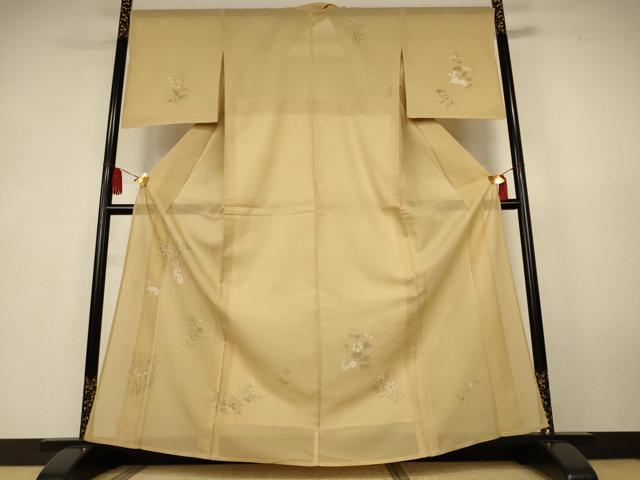 ■■■　サイズ　■■■ 身丈 162.5cm（肩から） 裄丈 67.5cm 袖丈 49cm　縫込み 5.5cm 袖幅 34cm 前幅 24cm 後幅 31.5cm 着物縫いこみ 内揚げ 4cm 裄 お袖側 約0cm　身頃側 約0cm ■■■　商品詳細　■■■ 【正絹】 状態は接写画像のように衿山に薄い汚れがございますが その他特に目立ったシミ汚れなどもなく大変良い状態です。 大変上質な逸品になります。 お安く出品致しますので、是非この機会にいかがでしょうか？ ■■■　注意事項　■■■ ■モニター発色の具合により色合いが異なる場合がございます。 ■寸法は多少の誤差が生じる場合がございますのでご了承ください。 ■縫込みの長さが左右非対称の場合は短い部分を記載しております。 左右非対称であってもご返品・お値引き等の保証は出来かねますので、ご了承の上ご購入をお願い致します。 ■シミ等のチェックには注意を払っておりますが、見落としがある場合もございますし、個人の見解も様々ですので神経質な方のご購入はお控えください。 ■箪笥に入っておりました着物や帯なので畳みシワや匂いがあるものもございます。 ■お休みは基本的に土日祝となりますが、その他臨時でお休みする場合がございますのでご了承ください。 ■商品の発送は平日のみの発送となります。 ■夜間と土曜、日曜日はお問い合わせの回答が遅れる場合がございます。 ■当店では、お直し、紋入れ、お手入れ等は承っておりません。 ■生地の状態（ヤケ、経年劣化等）によってはサイズ直しが出来ない場合がございます。 その点もどうかご了承のうえ、ご購入をお願いいたします。 ■弊社で取り扱う商品は一点ものにつき、時期や在庫状況に応じて金額が変更となる場合がございます。 ■検針は行っておりません。予めご了承いただきますようお願いいたします。 ■【洗える着物】と記載のある商品におきましては、商品お届け後に洗濯を行ってしまってからのご返品にはご対応しかねます。 念の為、専門店でのお手入れをお願いいたします。 ■写真に写っている物が全てになります。それ以外の付属品はございませんのでご了承ください。 ■状態に関する写真につきましては、掲載可能な写真枚数に限りがあるため、各箇所につき1枚参考画像を掲載しております。 ■着物のサイズ目安は下記を参考ください↓ ＜女性着物＞　お端折り次第で＋5cm　－1cmが着用可能サイズ 　例）身丈170cmの場合、身長160cm～175cm ＜男性着物＞　身丈＋約25cm～27cm程が適応身長 　例）身丈155cmの場合、身長180～182cm