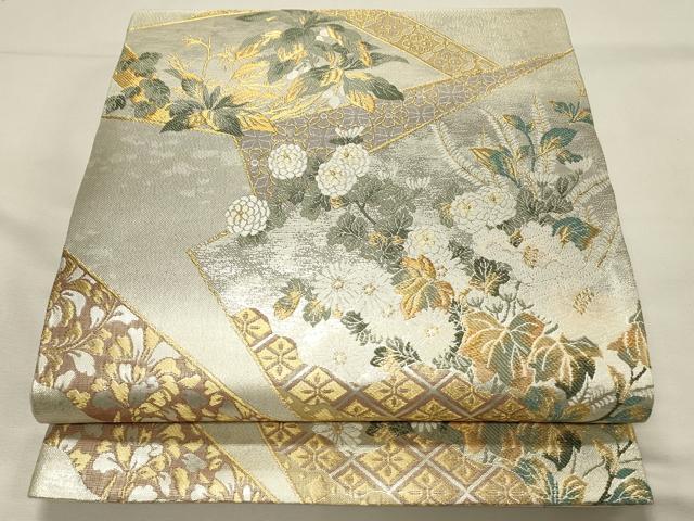 ■■■　サイズ　■■■ 長さ 438cm 幅 31cm程 ■■■　商品詳細　■■■ 【正絹】 詳細に関しましては、画像をご確認ください。 大変上質な逸品になります。 お安く出品致しますので、是非この機会にいかがでしょうか？ ■■■　注意事項　■■■ ■モニター発色の具合により色合いが異なる場合がございます。 ■寸法は多少の誤差が生じる場合がございますのでご了承ください。 ■縫込みの長さが左右非対称の場合は短い部分を記載しております。 左右非対称であってもご返品・お値引き等の保証は出来かねますので、ご了承の上ご購入をお願い致します。 ■シミ等のチェックには注意を払っておりますが、見落としがある場合もございますし、個人の見解も様々ですので神経質な方のご購入はお控えください。 ■箪笥に入っておりました着物や帯なので畳みシワや匂いがあるものもございます。 ■お休みは基本的に土日祝となりますが、その他臨時でお休みする場合がございますのでご了承ください。 ■商品の発送は平日のみの発送となります。 ■夜間と土曜、日曜日はお問い合わせの回答が遅れる場合がございます。 ■当店では、お直し、紋入れ、お手入れ等は承っておりません。 ■生地の状態（ヤケ、経年劣化等）によってはサイズ直しが出来ない場合がございます。 その点もどうかご了承のうえ、ご購入をお願いいたします。 ■弊社で取り扱う商品は一点ものにつき、時期や在庫状況に応じて金額が変更となる場合がございます。 ■検針は行っておりません。予めご了承いただきますようお願いいたします。 ■【洗える着物】と記載のある商品におきましては、商品お届け後に洗濯を行ってしまってからのご返品にはご対応しかねます。 念の為、専門店でのお手入れをお願いいたします。 ■写真に写っている物が全てになります。それ以外の付属品はございませんのでご了承ください。 ■状態に関する写真につきましては、掲載可能な写真枚数に限りがあるため、各箇所につき1枚参考画像を掲載しております。 ■着物のサイズ目安は下記を参考ください↓ ＜女性着物＞　お端折り次第で＋5cm　－1cmが着用可能サイズ 　例）身丈170cmの場合、身長160cm～175cm ＜男性着物＞　身丈＋約25cm～27cm程が適応身長 　例）身丈155cmの場合、身長180～182cm