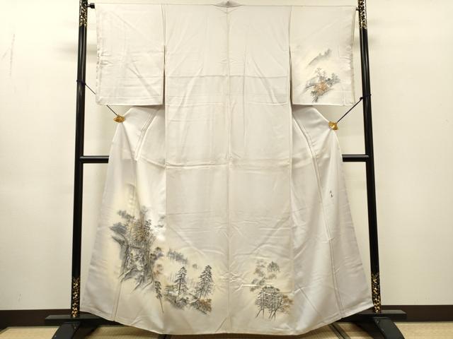 ■■■　サイズ　■■■ 身丈 160cm（肩から） 裄丈 64cm 袖丈 52cm　縫込み 4cm 袖幅 32cm 前幅 24cm 後幅 30cm 着物縫いこみ 内揚げ 6cm 裄 お袖側 約4cm　身頃側 約2cm ■■■　商品詳細　■■■ 【正絹・未使用】 状態は接写画像のように表地所々にヤケ両袖に薄い汚れがございます。 大変上質な逸品になります。 お安く出品致しますので、是非この機会にいかがでしょうか？ ■■■　注意事項　■■■ ■モニター発色の具合により色合いが異なる場合がございます。 ■寸法は多少の誤差が生じる場合がございますのでご了承ください。 ■縫込みの長さが左右非対称の場合は短い部分を記載しております。 左右非対称であってもご返品・お値引き等の保証は出来かねますので、ご了承の上ご購入をお願い致します。 ■シミ等のチェックには注意を払っておりますが、見落としがある場合もございますし、個人の見解も様々ですので神経質な方のご購入はお控えください。 ■箪笥に入っておりました着物や帯なので畳みシワや匂いがあるものもございます。 ■お休みは基本的に土日祝となりますが、その他臨時でお休みする場合がございますのでご了承ください。 ■商品の発送は平日のみの発送となります。 ■夜間と土曜、日曜日はお問い合わせの回答が遅れる場合がございます。 ■当店では、お直し、紋入れ、お手入れ等は承っておりません。 ■生地の状態（ヤケ、経年劣化等）によってはサイズ直しが出来ない場合がございます。 その点もどうかご了承のうえ、ご購入をお願いいたします。 ■弊社で取り扱う商品は一点ものにつき、時期や在庫状況に応じて金額が変更となる場合がございます。 ■検針は行っておりません。予めご了承いただきますようお願いいたします。 ■【洗える着物】と記載のある商品におきましては、商品お届け後に洗濯を行ってしまってからのご返品にはご対応しかねます。 念の為、専門店でのお手入れをお願いいたします。 ■写真に写っている物が全てになります。それ以外の付属品はございませんのでご了承ください。 ■状態に関する写真につきましては、掲載可能な写真枚数に限りがあるため、各箇所につき1枚参考画像を掲載しております。 ■着物のサイズ目安は下記を参考ください↓ ＜女性着物＞　お端折り次第で＋5cm　－1cmが着用可能サイズ 　例）身丈170cmの場合、身長160cm～175cm ＜男性着物＞　身丈＋約25cm～27cm程が適応身長 　例）身丈155cmの場合、身長180～182cm