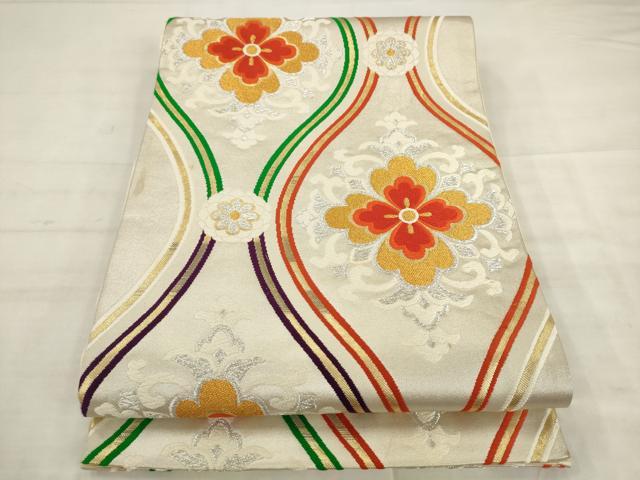 ■■■　サイズ　■■■ 長さ 424cm 幅 31cm程 ■■■　商品詳細　■■■ 【正絹・芯なし】 詳細に関しましては、画像をご確認ください。 大変上質な逸品になります。 お安く出品致しますので、是非この機会にいかがでしょうか？ ■■■　注意事項　■■■ ■モニター発色の具合により色合いが異なる場合がございます。 ■寸法は多少の誤差が生じる場合がございますのでご了承ください。 ■縫込みの長さが左右非対称の場合は短い部分を記載しております。 左右非対称であってもご返品・お値引き等の保証は出来かねますので、ご了承の上ご購入をお願い致します。 ■シミ等のチェックには注意を払っておりますが、見落としがある場合もございますし、個人の見解も様々ですので神経質な方のご購入はお控えください。 ■箪笥に入っておりました着物や帯なので畳みシワや匂いがあるものもございます。 ■お休みは基本的に土日祝となりますが、その他臨時でお休みする場合がございますのでご了承ください。 ■商品の発送は平日のみの発送となります。 ■夜間と土曜、日曜日はお問い合わせの回答が遅れる場合がございます。 ■当店では、お直し、紋入れ、お手入れ等は承っておりません。 ■生地の状態（ヤケ、経年劣化等）によってはサイズ直しが出来ない場合がございます。 その点もどうかご了承のうえ、ご購入をお願いいたします。 ■弊社で取り扱う商品は一点ものにつき、時期や在庫状況に応じて金額が変更となる場合がございます。 ■検針は行っておりません。予めご了承いただきますようお願いいたします。 ■【洗える着物】と記載のある商品におきましては、商品お届け後に洗濯を行ってしまってからのご返品にはご対応しかねます。 念の為、専門店でのお手入れをお願いいたします。 ■写真に写っている物が全てになります。それ以外の付属品はございませんのでご了承ください。 ■状態に関する写真につきましては、掲載可能な写真枚数に限りがあるため、各箇所につき1枚参考画像を掲載しております。 ■着物のサイズ目安は下記を参考ください↓ ＜女性着物＞　お端折り次第で＋5cm　－1cmが着用可能サイズ 　例）身丈170cmの場合、身長160cm～175cm ＜男性着物＞　身丈＋約25cm～27cm程が適応身長 　例）身丈155cmの場合、身長180～182cm
