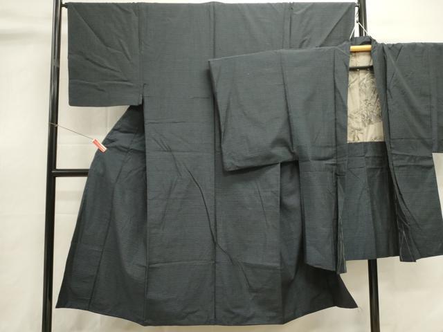 ■■■　サイズ　■■■ 【着物】 身丈 144.5cm（肩から） 裄丈 66cm 袖丈 50cm　縫込み 4cm 袖幅 33.5cm 前幅 26cm 後幅 30cm 着物縫いこみ 内揚げ 7cm 裄 お袖側 約1cm　身頃側 約1cm 【羽織】 身丈 93cm（肩から） 裄丈 66.5cm 袖丈 50cm　縫込み 4cm 袖幅 34cm 前幅 14cm 後幅 31cm 裄 お袖側 約2cm　身頃側 約1cm ■■■　商品詳細　■■■ 【正絹】 状態は画像を添付しておりますので、そちらをご確認下さいますよう宜しくお願い致します。 大変上質な逸品になります。 お安く出品致しますので、是非この機会にいかがでしょうか？ ■■■　注意事項　■■■ ■モニター発色の具合により色合いが異なる場合がございます。 ■寸法は多少の誤差が生じる場合がございますのでご了承ください。 ■縫込みの長さが左右非対称の場合は短い部分を記載しております。 左右非対称であってもご返品・お値引き等の保証は出来かねますので、ご了承の上ご購入をお願い致します。 ■シミ等のチェックには注意を払っておりますが、見落としがある場合もございますし、個人の見解も様々ですので神経質な方のご購入はお控えください。 ■箪笥に入っておりました着物や帯なので畳みシワや匂いがあるものもございます。 ■お休みは基本的に土日祝となりますが、その他臨時でお休みする場合がございますのでご了承ください。 ■商品の発送は平日のみの発送となります。 ■夜間と土曜、日曜日はお問い合わせの回答が遅れる場合がございます。 ■当店では、お直し、紋入れ、お手入れ等は承っておりません。 ■生地の状態（ヤケ、経年劣化等）によってはサイズ直しが出来ない場合がございます。 その点もどうかご了承のうえ、ご購入をお願いいたします。 ■弊社で取り扱う商品は一点ものにつき、時期や在庫状況に応じて金額が変更となる場合がございます。 ■検針は行っておりません。予めご了承いただきますようお願いいたします。 ■【洗える着物】と記載のある商品におきましては、商品お届け後に洗濯を行ってしまってからのご返品にはご対応しかねます。 念の為、専門店でのお手入れをお願いいたします。 ■写真に写っている物が全てになります。それ以外の付属品はございませんのでご了承ください。 ■状態に関する写真につきましては、掲載可能な写真枚数に限りがあるため、各箇所につき1枚参考画像を掲載しております。 ■着物のサイズ目安は下記を参考ください↓ ＜女性着物＞　お端折り次第で＋5cm　－1cmが着用可能サイズ 　例）身丈170cmの場合、身長160cm～175cm ＜男性着物＞　身丈＋約25cm～27cm程が適応身長 　例）身丈155cmの場合、身長180～182cm