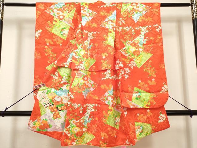 ■■■　サイズ　■■■ 【祝着】 身丈 99.5cm（肩から） 裄丈 45cm（肩上げ　5cm） 袖丈 74.5cm　縫込み 2cm 袖幅 33cm 前幅 15cm 後幅 26cm 着物縫いこみ 内揚げ 0cm （腰上げ　11.5cm） 裄 お袖側 約1cm　身頃側 約0cm ■■■　商品詳細　■■■ 着物【表地：アセテート90％ポリエステル10％・裏地：アセテート100％】 状態は特に目立ったシミ汚れなどもなく大変良い状態です。 お安く出品致しますので、是非この機会にいかがでしょうか？ ※ご自身で洗濯された場合の保証はできかねます。専門店にご相談ください。 ■■■　注意事項　■■■ ■モニター発色の具合により色合いが異なる場合がございます。 ■寸法は多少の誤差が生じる場合がございますのでご了承ください。 ■縫込みの長さが左右非対称の場合は短い部分を記載しております。 左右非対称であってもご返品・お値引き等の保証は出来かねますので、ご了承の上ご購入をお願い致します。 ■シミ等のチェックには注意を払っておりますが、見落としがある場合もございますし、個人の見解も様々ですので神経質な方のご購入はお控えください。 ■箪笥に入っておりました着物や帯なので畳みシワや匂いがあるものもございます。 ■お休みは基本的に土日祝となりますが、その他臨時でお休みする場合がございますのでご了承ください。 ■商品の発送は平日のみの発送となります。 ■夜間と土曜、日曜日はお問い合わせの回答が遅れる場合がございます。 ■当店では、お直し、紋入れ、お手入れ等は承っておりません。 ■生地の状態（ヤケ、経年劣化等）によってはサイズ直しが出来ない場合がございます。 その点もどうかご了承のうえ、ご購入をお願いいたします。 ■弊社で取り扱う商品は一点ものにつき、時期や在庫状況に応じて金額が変更となる場合がございます。 ■検針は行っておりません。予めご了承いただきますようお願いいたします。 ■【洗える着物】と記載のある商品におきましては、商品お届け後に洗濯を行ってしまってからのご返品にはご対応しかねます。 念の為、専門店でのお手入れをお願いいたします。 ■写真に写っている物が全てになります。それ以外の付属品はございませんのでご了承ください。 ■状態に関する写真につきましては、掲載可能な写真枚数に限りがあるため、各箇所につき1枚参考画像を掲載しております。 ■着物のサイズ目安は下記を参考ください↓ ＜女性着物＞　お端折り次第で＋5cm　−1cmが着用可能サイズ 　例）身丈170cmの場合、身長160cm〜175cm ＜男性着物＞　身丈＋約25cm〜27cm程が適応身長 　例）身丈155cmの場合、身長180〜182cm
