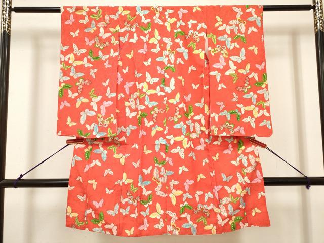 ■■■　サイズ　■■■ 【祝着】 身丈 101cm（肩から） 裄丈 45.5cm（肩上げ　0cm） 袖丈 60cm　縫込み 1.5cm 袖幅 25.5cm 前幅 14.5cm 後幅 20cm 着物縫いこみ 内揚げ 0cm （腰上げ　0cm） 裄 お袖側 約1cm　身頃側 約0cm ■■■　商品詳細　■■■ 着物【正絹】 状態は接写画像のように表地に箔剥がれ、 衿・両袖前後・表地所々・胴裏・八掛に薄い汚れがございます。 大変上質な逸品になりますので 気になる方はお手入れをされてお召しになられてはいかがでしょうか。 お安く出品致しますので、是非この機会にいかがでしょうか？ ※肩上げと腰上げがされておりません。 ■■■　注意事項　■■■ ■モニター発色の具合により色合いが異なる場合がございます。 ■寸法は多少の誤差が生じる場合がございますのでご了承ください。 ■縫込みの長さが左右非対称の場合は短い部分を記載しております。 左右非対称であってもご返品・お値引き等の保証は出来かねますので、ご了承の上ご購入をお願い致します。 ■シミ等のチェックには注意を払っておりますが、見落としがある場合もございますし、個人の見解も様々ですので神経質な方のご購入はお控えください。 ■箪笥に入っておりました着物や帯なので畳みシワや匂いがあるものもございます。 ■お休みは基本的に土日祝となりますが、その他臨時でお休みする場合がございますのでご了承ください。 ■商品の発送は平日のみの発送となります。 ■夜間と土曜、日曜日はお問い合わせの回答が遅れる場合がございます。 ■当店では、お直し、紋入れ、お手入れ等は承っておりません。 ■生地の状態（ヤケ、経年劣化等）によってはサイズ直しが出来ない場合がございます。 その点もどうかご了承のうえ、ご購入をお願いいたします。 ■弊社で取り扱う商品は一点ものにつき、時期や在庫状況に応じて金額が変更となる場合がございます。 ■検針は行っておりません。予めご了承いただきますようお願いいたします。 ■【洗える着物】と記載のある商品におきましては、商品お届け後に洗濯を行ってしまってからのご返品にはご対応しかねます。 念の為、専門店でのお手入れをお願いいたします。 ■写真に写っている物が全てになります。それ以外の付属品はございませんのでご了承ください。 ■状態に関する写真につきましては、掲載可能な写真枚数に限りがあるため、各箇所につき1枚参考画像を掲載しております。 ■着物のサイズ目安は下記を参考ください↓ ＜女性着物＞　お端折り次第で＋5cm　−1cmが着用可能サイズ 　例）身丈170cmの場合、身長160cm〜175cm ＜男性着物＞　身丈＋約25cm〜27cm程が適応身長 　例）身丈155cmの場合、身長180〜182cm