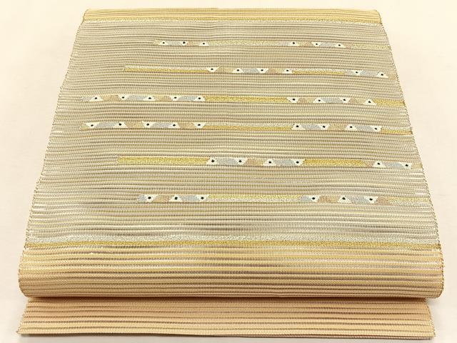 ■■■　サイズ　■■■ 長さ 380cm 幅 30.5cm程 ■■■　商品詳細　■■■ 【正絹】 状態は締めてはおりますが 特に目立ったシミ汚れなどもなく大変良い状態です。 大変上質な逸品になります。 お安く出品致しますので、是非この機会にいかがでしょうか？ ■■■　注意事項　■■■ ■モニター発色の具合により色合いが異なる場合がございます。 ■寸法は多少の誤差が生じる場合がございますのでご了承ください。 ■縫込みの長さが左右非対称の場合は短い部分を記載しております。 左右非対称であってもご返品・お値引き等の保証は出来かねますので、ご了承の上ご購入をお願い致します。 ■シミ等のチェックには注意を払っておりますが、見落としがある場合もございますし、個人の見解も様々ですので神経質な方のご購入はお控えください。 ■箪笥に入っておりました着物や帯なので畳みシワや匂いがあるものもございます。 ■お休みは基本的に土日祝となりますが、その他臨時でお休みする場合がございますのでご了承ください。 ■商品の発送は平日のみの発送となります。 ■夜間と土曜、日曜日はお問い合わせの回答が遅れる場合がございます。 ■当店では、お直し、紋入れ、お手入れ等は承っておりません。 ■生地の状態（ヤケ、経年劣化等）によってはサイズ直しが出来ない場合がございます。 その点もどうかご了承のうえ、ご購入をお願いいたします。 ■弊社で取り扱う商品は一点ものにつき、時期や在庫状況に応じて金額が変更となる場合がございます。 ■検針は行っておりません。予めご了承いただきますようお願いいたします。 ■【洗える着物】と記載のある商品におきましては、商品お届け後に洗濯を行ってしまってからのご返品にはご対応しかねます。 念の為、専門店でのお手入れをお願いいたします。 ■写真に写っている物が全てになります。それ以外の付属品はございませんのでご了承ください。 ■状態に関する写真につきましては、掲載可能な写真枚数に限りがあるため、各箇所につき1枚参考画像を掲載しております。 ■着物のサイズ目安は下記を参考ください↓ ＜女性着物＞　お端折り次第で＋5cm　−1cmが着用可能サイズ 　例）身丈170cmの場合、身長160cm〜175cm ＜男性着物＞　身丈＋約25cm〜27cm程が適応身長 　例）身丈155cmの場合、身長180〜182cm