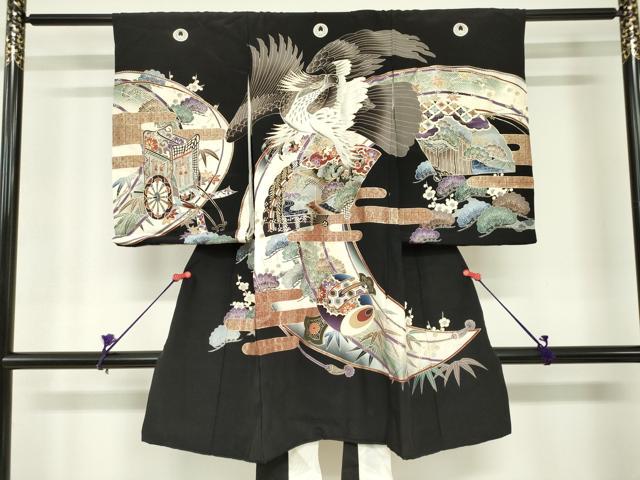 ■■■　サイズ　■■■ 【産着】 身丈 98cm（肩から） 裄丈 47cm 袖丈 57.5cm ■■■　商品詳細　■■■ 産着【着物：正絹・裏地：化繊・襦袢：化繊・五つ紋】 状態は接写画像のように衿・上前・後身頃・裏地・ 襦袢表地・裏地・返し・紐に薄い汚れがございますがその他特に目立ったシミ汚れなどもなく大変良い状態です。 大変上質な逸品になります。 お安く出品致しますので、是非この機会にいかがでしょうか？ ※若干たたみシワがございます。 ■■■　注意事項　■■■ ■モニター発色の具合により色合いが異なる場合がございます。 ■寸法は多少の誤差が生じる場合がございますのでご了承ください。 ■縫込みの長さが左右非対称の場合は短い部分を記載しております。 左右非対称であってもご返品・お値引き等の保証は出来かねますので、ご了承の上ご購入をお願い致します。 ■シミ等のチェックには注意を払っておりますが、見落としがある場合もございますし、個人の見解も様々ですので神経質な方のご購入はお控えください。 ■箪笥に入っておりました着物や帯なので畳みシワや匂いがあるものもございます。 ■お休みは基本的に土日祝となりますが、その他臨時でお休みする場合がございますのでご了承ください。 ■商品の発送は平日のみの発送となります。 ■夜間と土曜、日曜日はお問い合わせの回答が遅れる場合がございます。 ■当店では、お直し、紋入れ、お手入れ等は承っておりません。 ■生地の状態（ヤケ、経年劣化等）によってはサイズ直しが出来ない場合がございます。 その点もどうかご了承のうえ、ご購入をお願いいたします。 ■弊社で取り扱う商品は一点ものにつき、時期や在庫状況に応じて金額が変更となる場合がございます。 ■検針は行っておりません。予めご了承いただきますようお願いいたします。 ■【洗える着物】と記載のある商品におきましては、商品お届け後に洗濯を行ってしまってからのご返品にはご対応しかねます。 念の為、専門店でのお手入れをお願いいたします。 ■写真に写っている物が全てになります。それ以外の付属品はございませんのでご了承ください。 ■状態に関する写真につきましては、掲載可能な写真枚数に限りがあるため、各箇所につき1枚参考画像を掲載しております。 ■着物のサイズ目安は下記を参考ください↓ ＜女性着物＞　お端折り次第で＋5cm　−1cmが着用可能サイズ 　例）身丈170cmの場合、身長160cm〜175cm ＜男性着物＞　身丈＋約25cm〜27cm程が適応身長 　例）身丈155cmの場合、身長180〜182cm