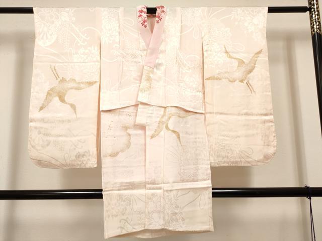 ■■■　サイズ　■■■ 【長襦袢】 身丈 93cm（肩から） 裄丈 50cm（肩上げ　1.5cm） 袖丈 69cm　縫込み 2cm 袖幅 28cm 前幅 19cm 後幅 25cm 着物縫いこみ 内揚げ 0cm （腰上げ　8cm） 裄 お袖側 約2.5cm　身頃側 約2.5cm ■■■　商品詳細　■■■ 長襦袢【交織】 状態は接写画像のように半衿・両袖前後・表地所々に薄い汚れがございます。 気になる方はお手入れをされてお召しになられてはいかがでしょうか。 お安く出品致しますので、是非この機会にいかがでしょうか？ ■■■　注意事項　■■■ ■モニター発色の具合により色合いが異なる場合がございます。 ■寸法は多少の誤差が生じる場合がございますのでご了承ください。 ■縫込みの長さが左右非対称の場合は短い部分を記載しております。 左右非対称であってもご返品・お値引き等の保証は出来かねますので、ご了承の上ご購入をお願い致します。 ■シミ等のチェックには注意を払っておりますが、見落としがある場合もございますし、個人の見解も様々ですので神経質な方のご購入はお控えください。 ■箪笥に入っておりました着物や帯なので畳みシワや匂いがあるものもございます。 ■お休みは基本的に土日祝となりますが、その他臨時でお休みする場合がございますのでご了承ください。 ■商品の発送は平日のみの発送となります。 ■夜間と土曜、日曜日はお問い合わせの回答が遅れる場合がございます。 ■当店では、お直し、紋入れ、お手入れ等は承っておりません。 ■生地の状態（ヤケ、経年劣化等）によってはサイズ直しが出来ない場合がございます。 その点もどうかご了承のうえ、ご購入をお願いいたします。 ■弊社で取り扱う商品は一点ものにつき、時期や在庫状況に応じて金額が変更となる場合がございます。 ■検針は行っておりません。予めご了承いただきますようお願いいたします。 ■【洗える着物】と記載のある商品におきましては、商品お届け後に洗濯を行ってしまってからのご返品にはご対応しかねます。 念の為、専門店でのお手入れをお願いいたします。 ■写真に写っている物が全てになります。それ以外の付属品はございませんのでご了承ください。 ■状態に関する写真につきましては、掲載可能な写真枚数に限りがあるため、各箇所につき1枚参考画像を掲載しております。 ■着物のサイズ目安は下記を参考ください↓ ＜女性着物＞　お端折り次第で＋5cm　−1cmが着用可能サイズ 　例）身丈170cmの場合、身長160cm〜175cm ＜男性着物＞　身丈＋約25cm〜27cm程が適応身長 　例）身丈155cmの場合、身長180〜182cm