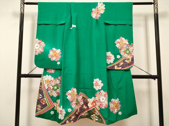 ■■■　サイズ　■■■ 【祝着】 身丈 122.5cm（肩から） 裄丈 48.5cm（肩上げ　3.5cm） 袖丈 72cm　縫込み 5.5cm 袖幅 32cm 前幅 20cm 後幅 26cm 着物縫いこみ 内揚げ 0cm （腰上げ　0cm） 裄 お袖側 約6cm　身頃側 約6.5cm ※両袖が約3cm上がっております。 ■■■　商品詳細　■■■ 着物【正絹】 状態は特に目立ったシミ汚れなどもなく大変良い状態です。 大変上質な逸品になります。 お安く出品致しますので、是非この機会にいかがでしょうか？ ■■■　注意事項　■■■ ■モニター発色の具合により色合いが異なる場合がございます。 ■寸法は多少の誤差が生じる場合がございますのでご了承ください。 ■縫込みの長さが左右非対称の場合は短い部分を記載しております。 左右非対称であってもご返品・お値引き等の保証は出来かねますので、ご了承の上ご購入をお願い致します。 ■シミ等のチェックには注意を払っておりますが、見落としがある場合もございますし、個人の見解も様々ですので神経質な方のご購入はお控えください。 ■箪笥に入っておりました着物や帯なので畳みシワや匂いがあるものもございます。 ■お休みは基本的に土日祝となりますが、その他臨時でお休みする場合がございますのでご了承ください。 ■商品の発送は平日のみの発送となります。 ■夜間と土曜、日曜日はお問い合わせの回答が遅れる場合がございます。 ■当店では、お直し、紋入れ、お手入れ等は承っておりません。 ■生地の状態（ヤケ、経年劣化等）によってはサイズ直しが出来ない場合がございます。 その点もどうかご了承のうえ、ご購入をお願いいたします。 ■弊社で取り扱う商品は一点ものにつき、時期や在庫状況に応じて金額が変更となる場合がございます。 ■検針は行っておりません。予めご了承いただきますようお願いいたします。 ■【洗える着物】と記載のある商品におきましては、商品お届け後に洗濯を行ってしまってからのご返品にはご対応しかねます。 念の為、専門店でのお手入れをお願いいたします。 ■写真に写っている物が全てになります。それ以外の付属品はございませんのでご了承ください。 ■状態に関する写真につきましては、掲載可能な写真枚数に限りがあるため、各箇所につき1枚参考画像を掲載しております。 ■着物のサイズ目安は下記を参考ください↓ ＜女性着物＞　お端折り次第で＋5cm　−1cmが着用可能サイズ 　例）身丈170cmの場合、身長160cm〜175cm ＜男性着物＞　身丈＋約25cm〜27cm程が適応身長 　例）身丈155cmの場合、身長180〜182cm