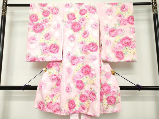 ■■■　サイズ　■■■ 【着物】 身丈 99cm（肩から） 裄丈 48.5cm 袖丈 57cm ■■■　商品詳細　■■■ 産着【化繊】 状態は接写画像のように 右袖後・襦袢表地・裏地に薄い汚れ、着物表地に箔剥がれがございますが その他特に目立ったシミ汚れなどもなく大変良い状態です。 お安く出品致しますので、是非この機会にいかがでしょうか？ ※ご自身で洗濯された場合の保証はできかねます。専門店にご相談ください。 ■■■　注意事項　■■■ ■モニター発色の具合により色合いが異なる場合がございます。 ■寸法は多少の誤差が生じる場合がございますのでご了承ください。 ■縫込みの長さが左右非対称の場合は短い部分を記載しております。 左右非対称であってもご返品・お値引き等の保証は出来かねますので、ご了承の上ご購入をお願い致します。 ■シミ等のチェックには注意を払っておりますが、見落としがある場合もございますし、個人の見解も様々ですので神経質な方のご購入はお控えください。 ■箪笥に入っておりました着物や帯なので畳みシワや匂いがあるものもございます。 ■お休みは基本的に土日祝となりますが、その他臨時でお休みする場合がございますのでご了承ください。 ■商品の発送は平日のみの発送となります。 ■夜間と土曜、日曜日はお問い合わせの回答が遅れる場合がございます。 ■当店では、お直し、紋入れ、お手入れ等は承っておりません。 ■生地の状態（ヤケ、経年劣化等）によってはサイズ直しが出来ない場合がございます。 その点もどうかご了承のうえ、ご購入をお願いいたします。 ■弊社で取り扱う商品は一点ものにつき、時期や在庫状況に応じて金額が変更となる場合がございます。 ■検針は行っておりません。予めご了承いただきますようお願いいたします。 ■【洗える着物】と記載のある商品におきましては、商品お届け後に洗濯を行ってしまってからのご返品にはご対応しかねます。 念の為、専門店でのお手入れをお願いいたします。 ■写真に写っている物が全てになります。それ以外の付属品はございませんのでご了承ください。 ■状態に関する写真につきましては、掲載可能な写真枚数に限りがあるため、各箇所につき1枚参考画像を掲載しております。 ■着物のサイズ目安は下記を参考ください↓ ＜女性着物＞　お端折り次第で＋5cm　−1cmが着用可能サイズ 　例）身丈170cmの場合、身長160cm〜175cm ＜男性着物＞　身丈＋約25cm〜27cm程が適応身長 　例）身丈155cmの場合、身長180〜182cm