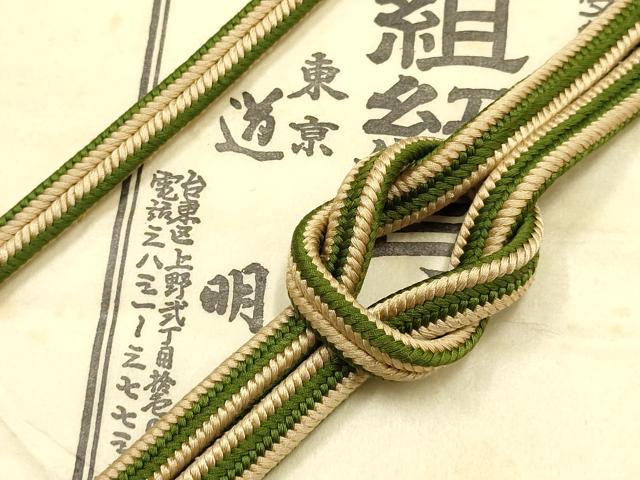 ■■■　サイズ　■■■ 長さ　約152.5cm（房を除く） ■■■　商品詳細　■■■ 【正絹】 状態は参考画像のように 所々に薄い汚れ・糸飛び出しがございます。 大変上質な逸品になります。 お安く出品致しますので、是非この機会にいかがでしょうか？ ■■■　注意事項　■■■ ■モニター発色の具合により色合いが異なる場合がございます。 ■寸法は多少の誤差が生じる場合がございますのでご了承ください。 ■縫込みの長さが左右非対称の場合は短い部分を記載しております。 左右非対称であってもご返品・お値引き等の保証は出来かねますので、ご了承の上ご購入をお願い致します。 ■シミ等のチェックには注意を払っておりますが、見落としがある場合もございますし、個人の見解も様々ですので神経質な方のご購入はお控えください。 ■箪笥に入っておりました着物や帯なので畳みシワや匂いがあるものもございます。 ■お休みは基本的に土日祝となりますが、その他臨時でお休みする場合がございますのでご了承ください。 ■商品の発送は平日のみの発送となります。 ■夜間と土曜、日曜日はお問い合わせの回答が遅れる場合がございます。 ■当店では、お直し、紋入れ、お手入れ等は承っておりません。 ■生地の状態（ヤケ、経年劣化等）によってはサイズ直しが出来ない場合がございます。 その点もどうかご了承のうえ、ご購入をお願いいたします。 ■弊社で取り扱う商品は一点ものにつき、時期や在庫状況に応じて金額が変更となる場合がございます。 ■検針は行っておりません。予めご了承いただきますようお願いいたします。 ■【洗える着物】と記載のある商品におきましては、商品お届け後に洗濯を行ってしまってからのご返品にはご対応しかねます。 念の為、専門店でのお手入れをお願いいたします。 ■着物のサイズ目安は下記を参考ください↓ ＜女性着物＞　お端折り次第で＋5cm　−1cmが着用可能サイズ 　例）身丈170cmの場合、身長160cm〜175cm ＜男性着物＞　身丈＋約25cm〜27cm程が適応身長 　例）身丈155cmの場合、身長180〜182cm