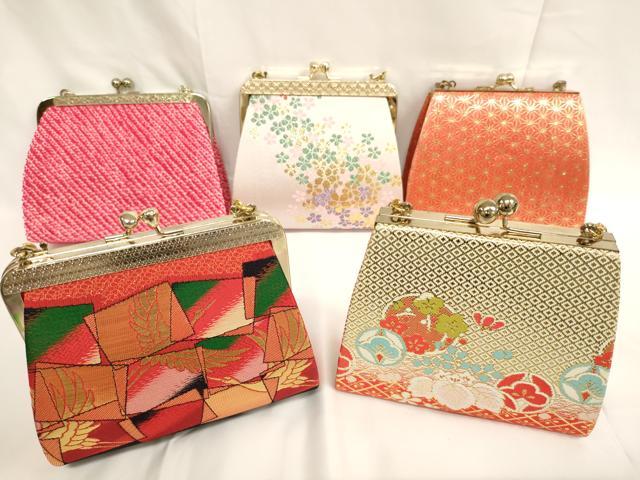 ■■■　商品詳細　■■■ ※こちらのお品はまとめての出品となりますので、 汚れ・サイズ等の詳細は記載しておりません。 ご理解の上でのご入札をお願い致します。 大変上質な逸品になります。 お安く出品致しますので、是非この機会にいかがでしょうか？ ■■■　注意事項　■■■ ■モニター発色の具合により色合いが異なる場合がございます。 ■寸法は多少の誤差が生じる場合がございますのでご了承ください。 ■縫込みの長さが左右非対称の場合は短い部分を記載しております。 左右非対称であってもご返品・お値引き等の保証は出来かねますので、ご了承の上ご購入をお願い致します。 ■シミ等のチェックには注意を払っておりますが、見落としがある場合もございますし、個人の見解も様々ですので神経質な方のご購入はお控えください。 ■箪笥に入っておりました着物や帯なので畳みシワや匂いがあるものもございます。 ■お休みは基本的に土日祝となりますが、その他臨時でお休みする場合がございますのでご了承ください。 ■商品の発送は平日のみの発送となります。 ■夜間と土曜、日曜日はお問い合わせの回答が遅れる場合がございます。 ■当店では、お直し、紋入れ、お手入れ等は承っておりません。 ■生地の状態（ヤケ、経年劣化等）によってはサイズ直しが出来ない場合がございます。 その点もどうかご了承のうえ、ご購入をお願いいたします。 ■弊社で取り扱う商品は一点ものにつき、時期や在庫状況に応じて金額が変更となる場合がございます。 ■検針は行っておりません。予めご了承いただきますようお願いいたします。 ■【洗える着物】と記載のある商品におきましては、商品お届け後に洗濯を行ってしまってからのご返品にはご対応しかねます。 念の為、専門店でのお手入れをお願いいたします。 ■写真に写っている物が全てになります。それ以外の付属品はございませんのでご了承ください。 ■状態に関する写真につきましては、掲載可能な写真枚数に限りがあるため、各箇所につき1枚参考画像を掲載しております。 ■着物のサイズ目安は下記を参考ください↓ ＜女性着物＞　お端折り次第で＋5cm　−1cmが着用可能サイズ 　例）身丈170cmの場合、身長160cm〜175cm ＜男性着物＞　身丈＋約25cm〜27cm程が適応身長 　例）身丈155cmの場合、身長180〜182cm