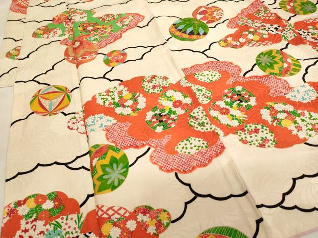 平和屋の平和屋着物[]七五三　女の子　7歳　祝着　四つ身　長襦袢（無双仕立て・半衿刺繍）セット　雲重ね花手毬文　金彩　逸品　AABJ5393ja｜アングル3