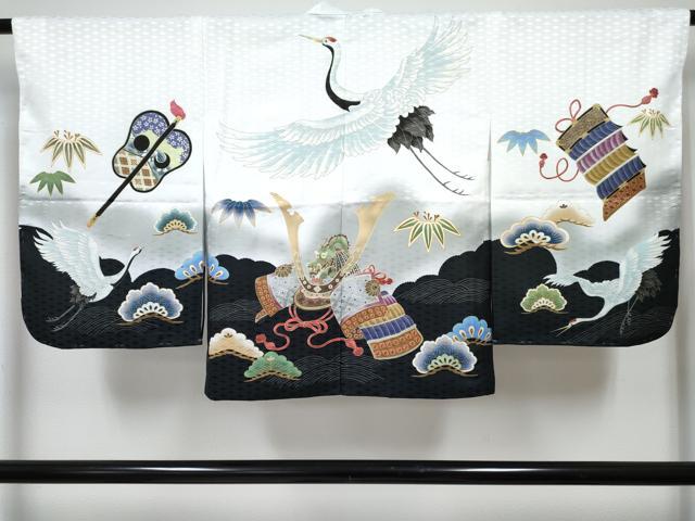 ■■■　サイズ　■■■ 【羽織】 身丈 65.5cm（肩から） 裄丈 56.5cm（肩上げ　0cm） 袖丈 57cm　縫込み 1.5cm 袖幅 32cm 前幅 17cm 後幅 24.5cm （腰上げ　0cm） 裄 お袖側 約1.5cm　身頃側 約1cm ■■■　商品詳細　■■■ 羽織【化繊・未使用】 状態は特に目立ったシミ汚れなどもなく大変良い状態です。 お安く出品致しますので、是非この機会にいかがでしょうか？ ※肩上げと腰上げがされておりません。 ※ご自身で洗濯された場合の保証はできかねます。専門店にご相談ください。 ■■■　注意事項　■■■ ■モニター発色の具合により色合いが異なる場合がございます。 ■寸法は多少の誤差が生じる場合がございますのでご了承ください。 ■縫込みの長さが左右非対称の場合は短い部分を記載しております。 左右非対称であってもご返品・お値引き等の保証は出来かねますので、ご了承の上ご購入をお願い致します。 ■シミ等のチェックには注意を払っておりますが、見落としがある場合もございますし、個人の見解も様々ですので神経質な方のご購入はお控えください。 ■箪笥に入っておりました着物や帯なので畳みシワや匂いがあるものもございます。 ■お休みは基本的に土日祝となりますが、その他臨時でお休みする場合がございますのでご了承ください。 ■商品の発送は平日のみの発送となります。 ■夜間と土曜、日曜日はお問い合わせの回答が遅れる場合がございます。 ■当店では、お直し、紋入れ、お手入れ等は承っておりません。 ■生地の状態（ヤケ、経年劣化等）によってはサイズ直しが出来ない場合がございます。 その点もどうかご了承のうえ、ご購入をお願いいたします。 ■弊社で取り扱う商品は一点ものにつき、時期や在庫状況に応じて金額が変更となる場合がございます。 ■検針は行っておりません。予めご了承いただきますようお願いいたします。 ■【洗える着物】と記載のある商品におきましては、商品お届け後に洗濯を行ってしまってからのご返品にはご対応しかねます。 念の為、専門店でのお手入れをお願いいたします。 ■写真に写っている物が全てになります。それ以外の付属品はございませんのでご了承ください。 ■状態に関する写真につきましては、掲載可能な写真枚数に限りがあるため、各箇所につき1枚参考画像を掲載しております。 ■着物のサイズ目安は下記を参考ください↓ ＜女性着物＞　お端折り次第で＋5cm　−1cmが着用可能サイズ 　例）身丈170cmの場合、身長160cm〜175cm ＜男性着物＞　身丈＋約25cm〜27cm程が適応身長 　例）身丈155cmの場合、身長180〜182cm