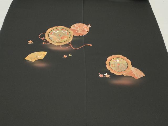 ■■■　サイズ　■■■ 長さ　　羽尺分あり 幅　　　約36.5cm ■■■　商品詳細　■■■ 【正絹・未使用】 状態は接写画像のように表地所々・裏面所々に薄い汚れがございます。 大変上質な逸品になります。 お安く出品致しますので、是非この機会にいかがでしょうか？ ■■■　注意事項　■■■ ■モニター発色の具合により色合いが異なる場合がございます。 ■寸法は多少の誤差が生じる場合がございますのでご了承ください。 ■縫込みの長さが左右非対称の場合は短い部分を記載しております。 左右非対称であってもご返品・お値引き等の保証は出来かねますので、ご了承の上ご購入をお願い致します。 ■シミ等のチェックには注意を払っておりますが、見落としがある場合もございますし、個人の見解も様々ですので神経質な方のご購入はお控えください。 ■箪笥に入っておりました着物や帯なので畳みシワや匂いがあるものもございます。 ■お休みは基本的に土日祝となりますが、その他臨時でお休みする場合がございますのでご了承ください。 ■商品の発送は平日のみの発送となります。 ■夜間と土曜、日曜日はお問い合わせの回答が遅れる場合がございます。 ■当店では、お直し、紋入れ、お手入れ等は承っておりません。 ■生地の状態（ヤケ、経年劣化等）によってはサイズ直しが出来ない場合がございます。 その点もどうかご了承のうえ、ご購入をお願いいたします。 ■弊社で取り扱う商品は一点ものにつき、時期や在庫状況に応じて金額が変更となる場合がございます。 ■検針は行っておりません。予めご了承いただきますようお願いいたします。 ■【洗える着物】と記載のある商品におきましては、商品お届け後に洗濯を行ってしまってからのご返品にはご対応しかねます。 念の為、専門店でのお手入れをお願いいたします。 ■写真に写っている物が全てになります。それ以外の付属品はございませんのでご了承ください。 ■状態に関する写真につきましては、掲載可能な写真枚数に限りがあるため、各箇所につき1枚参考画像を掲載しております。 ■着物のサイズ目安は下記を参考ください↓ ＜女性着物＞　お端折り次第で＋5cm　−1cmが着用可能サイズ 　例）身丈170cmの場合、身長160cm〜175cm ＜男性着物＞　身丈＋約25cm〜27cm程が適応身長 　例）身丈155cmの場合、身長180〜182cm