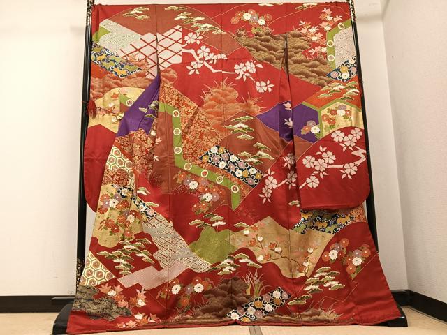 ■■■　サイズ　■■■ 身丈 171cm（肩から） 裄丈 71cm 袖丈 111cm　縫込み 5.5cm 袖幅 36cm 前幅 25cm 後幅 31cm 着物縫いこみ 内揚げ 0cm 裄 お袖側 約1cm　身頃側 約0cm ■■■　商品詳細　■■■ 【正絹・ふき綿仕立て】 状態は接写画像のように両袖付に糸解け、左袖後に薄い汚れがございますが その他特に目立ったシミ汚れなどもなく大変良い状態です。 大変上質な逸品になります。 お安く出品致しますので、是非この機会にいかがでしょうか？ ■■■　注意事項　■■■ ■モニター発色の具合により色合いが異なる場合がございます。 ■寸法は多少の誤差が生じる場合がございますのでご了承ください。 ■縫込みの長さが左右非対称の場合は短い部分を記載しております。 左右非対称であってもご返品・お値引き等の保証は出来かねますので、ご了承の上ご購入をお願い致します。 ■シミ等のチェックには注意を払っておりますが、見落としがある場合もございますし、個人の見解も様々ですので神経質な方のご購入はお控えください。 ■箪笥に入っておりました着物や帯なので畳みシワや匂いがあるものもございます。 ■お休みは基本的に土日祝となりますが、その他臨時でお休みする場合がございますのでご了承ください。 ■商品の発送は平日のみの発送となります。 ■夜間と土曜、日曜日はお問い合わせの回答が遅れる場合がございます。 ■当店では、お直し、紋入れ、お手入れ等は承っておりません。 ■生地の状態（ヤケ、経年劣化等）によってはサイズ直しが出来ない場合がございます。 その点もどうかご了承のうえ、ご購入をお願いいたします。 ■弊社で取り扱う商品は一点ものにつき、時期や在庫状況に応じて金額が変更となる場合がございます。 ■検針は行っておりません。予めご了承いただきますようお願いいたします。 ■【洗える着物】と記載のある商品におきましては、商品お届け後に洗濯を行ってしまってからのご返品にはご対応しかねます。 念の為、専門店でのお手入れをお願いいたします。 ■写真に写っている物が全てになります。それ以外の付属品はございませんのでご了承ください。 ■状態に関する写真につきましては、掲載可能な写真枚数に限りがあるため、各箇所につき1枚参考画像を掲載しております。 ■着物のサイズ目安は下記を参考ください↓ ＜女性着物＞　お端折り次第で＋5cm　−1cmが着用可能サイズ 　例）身丈170cmの場合、身長160cm〜175cm ＜男性着物＞　身丈＋約25cm〜27cm程が適応身長 　例）身丈155cmの場合、身長180〜182cm