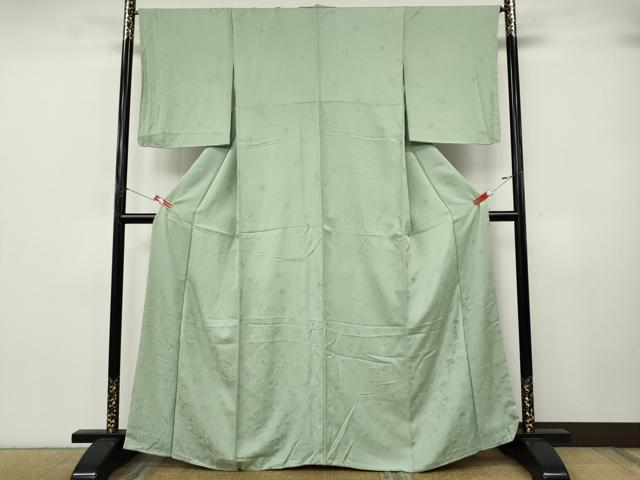 ■■■　サイズ　■■■ 身丈 164cm（肩から） 裄丈 65.5cm 袖丈 53cm　縫込み 7cm 袖幅 34cm 前幅 23.5cm 後幅 29.5cm 着物縫いこみ 内揚げ 10cm 裄 お袖側 約1.5cm　身頃側 約3cm ■■■　商品詳細　■■■ 【正絹】 状態は接写画像のように胴裏に薄い汚れがございますが その他特に目立ったシミ汚れなどもなく大変良い状態です。 大変上質な逸品になります。 お安く出品致しますので、是非この機会にいかがでしょうか？ ■■■　注意事項　■■■ ■モニター発色の具合により色合いが異なる場合がございます。 ■寸法は多少の誤差が生じる場合がございますのでご了承ください。 ■縫込みの長さが左右非対称の場合は短い部分を記載しております。 左右非対称であってもご返品・お値引き等の保証は出来かねますので、ご了承の上ご購入をお願い致します。 ■シミ等のチェックには注意を払っておりますが、見落としがある場合もございますし、個人の見解も様々ですので神経質な方のご購入はお控えください。 ■箪笥に入っておりました着物や帯なので畳みシワや匂いがあるものもございます。 ■お休みは基本的に土日祝となりますが、その他臨時でお休みする場合がございますのでご了承ください。 ■商品の発送は平日のみの発送となります。 ■夜間と土曜、日曜日はお問い合わせの回答が遅れる場合がございます。 ■当店では、お直し、紋入れ、お手入れ等は承っておりません。 ■生地の状態（ヤケ、経年劣化等）によってはサイズ直しが出来ない場合がございます。 その点もどうかご了承のうえ、ご購入をお願いいたします。 ■弊社で取り扱う商品は一点ものにつき、時期や在庫状況に応じて金額が変更となる場合がございます。 ■検針は行っておりません。予めご了承いただきますようお願いいたします。 ■【洗える着物】と記載のある商品におきましては、商品お届け後に洗濯を行ってしまってからのご返品にはご対応しかねます。 念の為、専門店でのお手入れをお願いいたします。 ■写真に写っている物が全てになります。それ以外の付属品はございませんのでご了承ください。 ■状態に関する写真につきましては、掲載可能な写真枚数に限りがあるため、各箇所につき1枚参考画像を掲載しております。 ■着物のサイズ目安は下記を参考ください↓ ＜女性着物＞　お端折り次第で＋5cm　−1cmが着用可能サイズ 　例）身丈170cmの場合、身長160cm〜175cm ＜男性着物＞　身丈＋約25cm〜27cm程が適応身長 　例）身丈155cmの場合、身長180〜182cm