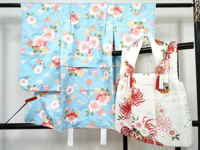 ■■■　サイズ　■■■ 【祝着】 身丈 82cm（肩から） 裄丈 42.5cm（肩上げ　2cm） 袖丈 57cm　縫込み 1.5cm 袖幅 26.5cm 前幅 14.5cm 後幅 19.5cm 着物縫いこみ 内揚げ 0cm （腰上げ　6.5cm） 裄 お袖側 約1cm　身頃側 約0cm 【被布】 身丈 50cm（肩から） 裄丈 14.5cm（肩上げ　1.5cm） ■■■　商品詳細　■■■ 着物【化繊・重ね衿：取り外し可能】の 状態は接写画像のように重ね衿に色褪せがございますが その他表地は特に目立ったシミ汚れなどもなく大変良い状態です。 長襦袢【化繊】の 状態は接写画像のようにホック部分に劣化、表地に薄い汚れがございますが その他特に目立ったシミ汚れなどもなく大変良い状態です。 お安く出品致しますので、是非この機会にいかがでしょうか？ ※ご自身で洗濯された場合の保証はできかねます。専門店にご相談ください。 ■■■　注意事項　■■■ ■モニター発色の具合により色合いが異なる場合がございます。 ■寸法は多少の誤差が生じる場合がございますのでご了承ください。 ■縫込みの長さが左右非対称の場合は短い部分を記載しております。 左右非対称であってもご返品・お値引き等の保証は出来かねますので、ご了承の上ご購入をお願い致します。 ■シミ等のチェックには注意を払っておりますが、見落としがある場合もございますし、個人の見解も様々ですので神経質な方のご購入はお控えください。 ■箪笥に入っておりました着物や帯なので畳みシワや匂いがあるものもございます。 ■お休みは基本的に土日祝となりますが、その他臨時でお休みする場合がございますのでご了承ください。 ■商品の発送は平日のみの発送となります。 ■夜間と土曜、日曜日はお問い合わせの回答が遅れる場合がございます。 ■当店では、お直し、紋入れ、お手入れ等は承っておりません。 ■生地の状態（ヤケ、経年劣化等）によってはサイズ直しが出来ない場合がございます。 その点もどうかご了承のうえ、ご購入をお願いいたします。 ■弊社で取り扱う商品は一点ものにつき、時期や在庫状況に応じて金額が変更となる場合がございます。 ■検針は行っておりません。予めご了承いただきますようお願いいたします。 ■【洗える着物】と記載のある商品におきましては、商品お届け後に洗濯を行ってしまってからのご返品にはご対応しかねます。 念の為、専門店でのお手入れをお願いいたします。 ■写真に写っている物が全てになります。それ以外の付属品はございませんのでご了承ください。 ■状態に関する写真につきましては、掲載可能な写真枚数に限りがあるため、各箇所につき1枚参考画像を掲載しております。 ■着物のサイズ目安は下記を参考ください↓ ＜女性着物＞　お端折り次第で＋5cm　−1cmが着用可能サイズ 　例）身丈170cmの場合、身長160cm〜175cm ＜男性着物＞　身丈＋約25cm〜27cm程が適応身長 　例）身丈155cmの場合、身長180〜182cm