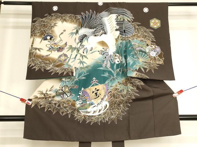 ■■■　サイズ　■■■ 【着物】 身丈 97.5cm（肩から） 裄丈 46cm 袖丈 57cm ■■■　商品詳細　■■■ 産着【正絹・五つ紋】の状態は接写画像のように胴裏・衿に汚れがございますが その他特に目立ったシミ汚れなどもなく大変良い状態です。 大変上質な逸品になります。 お安く出品致しますので、是非この機会にいかがでしょうか？ ■■■　注意事項　■■■ ■モニター発色の具合により色合いが異なる場合がございます。 ■寸法は多少の誤差が生じる場合がございますのでご了承ください。 ■縫込みの長さが左右非対称の場合は短い部分を記載しております。 左右非対称であってもご返品・お値引き等の保証は出来かねますので、ご了承の上ご購入をお願い致します。 ■シミ等のチェックには注意を払っておりますが、見落としがある場合もございますし、個人の見解も様々ですので神経質な方のご購入はお控えください。 ■箪笥に入っておりました着物や帯なので畳みシワや匂いがあるものもございます。 ■お休みは基本的に土日祝となりますが、その他臨時でお休みする場合がございますのでご了承ください。 ■商品の発送は平日のみの発送となります。 ■夜間と土曜、日曜日はお問い合わせの回答が遅れる場合がございます。 ■当店では、お直し、紋入れ、お手入れ等は承っておりません。 ■生地の状態（ヤケ、経年劣化等）によってはサイズ直しが出来ない場合がございます。 その点もどうかご了承のうえ、ご購入をお願いいたします。 ■弊社で取り扱う商品は一点ものにつき、時期や在庫状況に応じて金額が変更となる場合がございます。 ■検針は行っておりません。予めご了承いただきますようお願いいたします。 ■【洗える着物】と記載のある商品におきましては、商品お届け後に洗濯を行ってしまってからのご返品にはご対応しかねます。 念の為、専門店でのお手入れをお願いいたします。 ■写真に写っている物が全てになります。それ以外の付属品はございませんのでご了承ください。 ■状態に関する写真につきましては、掲載可能な写真枚数に限りがあるため、各箇所につき1枚参考画像を掲載しております。 ■着物のサイズ目安は下記を参考ください↓ ＜女性着物＞　お端折り次第で＋5cm　−1cmが着用可能サイズ 　例）身丈170cmの場合、身長160cm〜175cm ＜男性着物＞　身丈＋約25cm〜27cm程が適応身長 　例）身丈155cmの場合、身長180〜182cm
