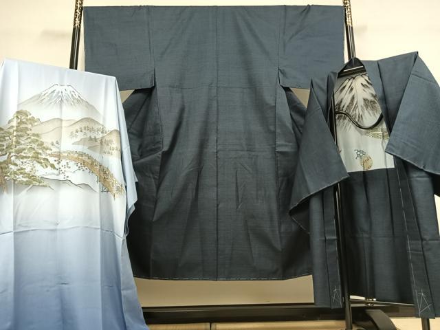 ■■■　サイズ　■■■ 【着物】 身丈 141cm（肩から） 裄丈 68cm 袖丈 48cm　縫込み 3cm 袖幅 34cm 前幅 27cm 後幅 31cm 着物縫いこみ 内揚げ 5cm 裄 お袖側 約1cm　身頃側 約1cm 【羽織】 身丈 96cm（肩から） 裄丈 68cm 袖丈 49cm　縫込み 4cm 袖幅 34cm 前幅 19cm 後幅 31cm 裄 お袖側 約1cm　身頃側 約2.5cm 【長襦袢】 身丈 137cm（肩から） 裄丈 68cm 袖丈 47cm　縫込み 4.5cm 袖幅 34cm 前幅 32cm 後幅 33cm 着物縫いこみ 内揚げ 0cm 裄 お袖側 約7cm　身頃側 約5.5cm ■■■　商品詳細　■■■ 【正絹】 着物の状態は特に目立ったシミ汚れなどもなく大変良い状態です。 羽織の状態は特に目立ったシミ汚れなどもなく大変良い状態です。 長襦袢の状態は接写画像のように後身頃に薄い汚れがございますが その他特に目立ったシミ汚れなどもなく大変良い状態です。 大変上質な逸品になります。 お安く出品致しますので、是非この機会にいかがでしょうか？ ■■■　注意事項　■■■ ■モニター発色の具合により色合いが異なる場合がございます。 ■寸法は多少の誤差が生じる場合がございますのでご了承ください。 ■縫込みの長さが左右非対称の場合は短い部分を記載しております。 左右非対称であってもご返品・お値引き等の保証は出来かねますので、ご了承の上ご購入をお願い致します。 ■シミ等のチェックには注意を払っておりますが、見落としがある場合もございますし、個人の見解も様々ですので神経質な方のご購入はお控えください。 ■箪笥に入っておりました着物や帯なので畳みシワや匂いがあるものもございます。 ■お休みは基本的に土日祝となりますが、その他臨時でお休みする場合がございますのでご了承ください。 ■商品の発送は平日のみの発送となります。 ■夜間と土曜、日曜日はお問い合わせの回答が遅れる場合がございます。 ■当店では、お直し、紋入れ、お手入れ等は承っておりません。 ■生地の状態（ヤケ、経年劣化等）によってはサイズ直しが出来ない場合がございます。 その点もどうかご了承のうえ、ご購入をお願いいたします。 ■弊社で取り扱う商品は一点ものにつき、時期や在庫状況に応じて金額が変更となる場合がございます。 ■検針は行っておりません。予めご了承いただきますようお願いいたします。 ■【洗える着物】と記載のある商品におきましては、商品お届け後に洗濯を行ってしまってからのご返品にはご対応しかねます。 念の為、専門店でのお手入れをお願いいたします。 ■写真に写っている物が全てになります。それ以外の付属品はございませんのでご了承ください。 ■状態に関する写真につきましては、掲載可能な写真枚数に限りがあるため、各箇所につき1枚参考画像を掲載しております。 ■着物のサイズ目安は下記を参考ください↓ ＜女性着物＞　お端折り次第で＋5cm　−1cmが着用可能サイズ 　例）身丈170cmの場合、身長160cm〜175cm ＜男性着物＞　身丈＋約25cm〜27cm程が適応身長 　例）身丈155cmの場合、身長180〜182cm