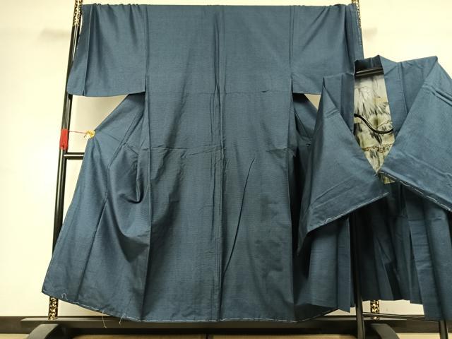 ■■■　サイズ　■■■ 【着物】 身丈 154cm（肩から） 裄丈 75cm 袖丈 51cm　縫込み 4.5cm 袖幅 37.5cm 前幅 31cm 後幅 34cm 着物縫いこみ 内揚げ 5cm 裄 お袖側 約2cm　身頃側 約2cm 【羽織】 身丈 92cm（肩から） 裄丈 77cm 袖丈 52cm　縫込み 4cm 袖幅 38.5cm 前幅 23cm 後幅 35cm 裄 お袖側 約1.5cm　身頃側 約2cm ■■■　商品詳細　■■■ 【正絹・未使用】 状態は特に目立ったシミ汚れなどもなく大変良い状態です。 大変上質な逸品になります。 お安く出品致しますので、是非この機会にいかがでしょうか？ ■■■　注意事項　■■■ ■モニター発色の具合により色合いが異なる場合がございます。 ■寸法は多少の誤差が生じる場合がございますのでご了承ください。 ■縫込みの長さが左右非対称の場合は短い部分を記載しております。 左右非対称であってもご返品・お値引き等の保証は出来かねますので、ご了承の上ご購入をお願い致します。 ■シミ等のチェックには注意を払っておりますが、見落としがある場合もございますし、個人の見解も様々ですので神経質な方のご購入はお控えください。 ■箪笥に入っておりました着物や帯なので畳みシワや匂いがあるものもございます。 ■お休みは基本的に土日祝となりますが、その他臨時でお休みする場合がございますのでご了承ください。 ■商品の発送は平日のみの発送となります。 ■夜間と土曜、日曜日はお問い合わせの回答が遅れる場合がございます。 ■当店では、お直し、紋入れ、お手入れ等は承っておりません。 ■生地の状態（ヤケ、経年劣化等）によってはサイズ直しが出来ない場合がございます。 その点もどうかご了承のうえ、ご購入をお願いいたします。 ■弊社で取り扱う商品は一点ものにつき、時期や在庫状況に応じて金額が変更となる場合がございます。 ■検針は行っておりません。予めご了承いただきますようお願いいたします。 ■【洗える着物】と記載のある商品におきましては、商品お届け後に洗濯を行ってしまってからのご返品にはご対応しかねます。 念の為、専門店でのお手入れをお願いいたします。 ■写真に写っている物が全てになります。それ以外の付属品はございませんのでご了承ください。 ■状態に関する写真につきましては、掲載可能な写真枚数に限りがあるため、各箇所につき1枚参考画像を掲載しております。 ■着物のサイズ目安は下記を参考ください↓ ＜女性着物＞　お端折り次第で＋5cm　−1cmが着用可能サイズ 　例）身丈170cmの場合、身長160cm〜175cm ＜男性着物＞　身丈＋約25cm〜27cm程が適応身長 　例）身丈155cmの場合、身長180〜182cm