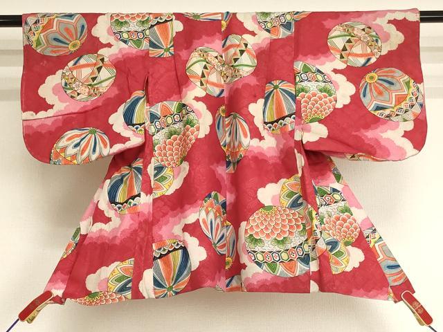 ■■■　サイズ　■■■ 【羽織】 身丈 61.5cm（肩から） 裄丈 40.5cm（肩上げ　2.5cm） 袖丈 35.5cm　縫込み 10cm 袖幅 25.5cm 前幅 15cm 後幅 20cm 着物縫いこみ 内揚げ 0cm （腰上げ　0cm） 裄 お袖側 約8cm　身頃側 約3.5cm ■■■　商品詳細　■■■ 羽織【正絹】の状態は接写画像のように表地に汚れがございます。 大変上質な逸品になります。 お安く出品致しますので、是非この機会にいかがでしょうか？ ※大正ロマンなレトロ品です。 和モダン・レトロ感をお楽しみください。 アンティークになりますので お品物の状態の感じ方には個人差がございます。 ご理解の上でのご入札をお願い致します。 ■■■　注意事項　■■■ ■モニター発色の具合により色合いが異なる場合がございます。 ■寸法は多少の誤差が生じる場合がございますのでご了承ください。 ■縫込みの長さが左右非対称の場合は短い部分を記載しております。 左右非対称であってもご返品・お値引き等の保証は出来かねますので、ご了承の上ご購入をお願い致します。 ■シミ等のチェックには注意を払っておりますが、見落としがある場合もございますし、個人の見解も様々ですので神経質な方のご購入はお控えください。 ■箪笥に入っておりました着物や帯なので畳みシワや匂いがあるものもございます。 ■お休みは基本的に土日祝となりますが、その他臨時でお休みする場合がございますのでご了承ください。 ■商品の発送は平日のみの発送となります。 ■夜間と土曜、日曜日はお問い合わせの回答が遅れる場合がございます。 ■当店では、お直し、紋入れ、お手入れ等は承っておりません。 ■生地の状態（ヤケ、経年劣化等）によってはサイズ直しが出来ない場合がございます。 その点もどうかご了承のうえ、ご購入をお願いいたします。 ■弊社で取り扱う商品は一点ものにつき、時期や在庫状況に応じて金額が変更となる場合がございます。 ■検針は行っておりません。予めご了承いただきますようお願いいたします。 ■【洗える着物】と記載のある商品におきましては、商品お届け後に洗濯を行ってしまってからのご返品にはご対応しかねます。 念の為、専門店でのお手入れをお願いいたします。 ■写真に写っている物が全てになります。それ以外の付属品はございませんのでご了承ください。 ■状態に関する写真につきましては、掲載可能な写真枚数に限りがあるため、各箇所につき1枚参考画像を掲載しております。 ■着物のサイズ目安は下記を参考ください↓ ＜女性着物＞　お端折り次第で＋5cm　−1cmが着用可能サイズ 　例）身丈170cmの場合、身長160cm〜175cm ＜男性着物＞　身丈＋約25cm〜27cm程が適応身長 　例）身丈155cmの場合、身長180〜182cm