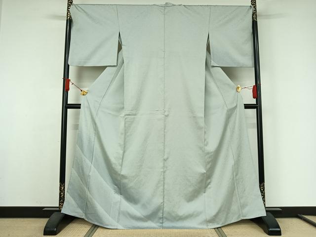 ■■■　サイズ　■■■ 身丈 166cm（肩から） 裄丈 73cm 袖丈 49cm　縫込み 3cm 袖幅 33cm 前幅 26cm 後幅 30cm 着物縫いこみ 内揚げ 4cm 裄 お袖側 約2cm　身頃側 約1cm ■■■　商品詳細　■■■ 【正絹】 状態は特に目立ったシミ汚れなどもなく大変良い状態です。 大変上質な逸品になります。 お安く出品致しますので、是非この機会にいかがでしょうか？ ■■■　注意事項　■■■ ■モニター発色の具合により色合いが異なる場合がございます。 ■寸法は多少の誤差が生じる場合がございますのでご了承ください。 ■縫込みの長さが左右非対称の場合は短い部分を記載しております。 左右非対称であってもご返品・お値引き等の保証は出来かねますので、ご了承の上ご購入をお願い致します。 ■シミ等のチェックには注意を払っておりますが、見落としがある場合もございますし、個人の見解も様々ですので神経質な方のご購入はお控えください。 ■箪笥に入っておりました着物や帯なので畳みシワや匂いがあるものもございます。 ■お休みは基本的に土日祝となりますが、その他臨時でお休みする場合がございますのでご了承ください。 ■商品の発送は平日のみの発送となります。 ■夜間と土曜、日曜日はお問い合わせの回答が遅れる場合がございます。 ■当店では、お直し、紋入れ、お手入れ等は承っておりません。 ■生地の状態（ヤケ、経年劣化等）によってはサイズ直しが出来ない場合がございます。 その点もどうかご了承のうえ、ご購入をお願いいたします。 ■弊社で取り扱う商品は一点ものにつき、時期や在庫状況に応じて金額が変更となる場合がございます。 ■検針は行っておりません。予めご了承いただきますようお願いいたします。 ■【洗える着物】と記載のある商品におきましては、商品お届け後に洗濯を行ってしまってからのご返品にはご対応しかねます。 念の為、専門店でのお手入れをお願いいたします。 ■写真に写っている物が全てになります。それ以外の付属品はございませんのでご了承ください。 ■状態に関する写真につきましては、掲載可能な写真枚数に限りがあるため、各箇所につき1枚参考画像を掲載しております。 ■着物のサイズ目安は下記を参考ください↓ ＜女性着物＞　お端折り次第で＋5cm　−1cmが着用可能サイズ 　例）身丈170cmの場合、身長160cm〜175cm ＜男性着物＞　身丈＋約25cm〜27cm程が適応身長 　例）身丈155cmの場合、身長180〜182cm