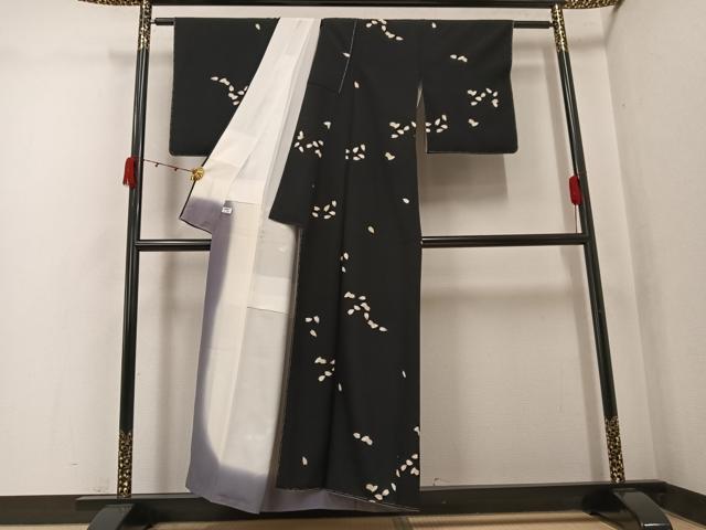 平和屋の平和屋着物●上質な小紋　夜桜　黒地　金彩　正絹　逸品　未使用　AABK2195ph｜アングル3
