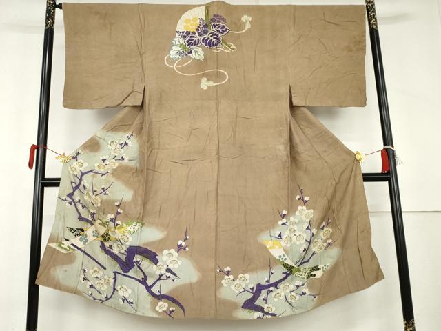 ■■■　サイズ　■■■ 身丈 131.5cm（肩から） 裄丈 65.5cm 袖丈 49cm　縫込み 2cm 袖幅 34cm 前幅 23.5cm 後幅 29.5cm 着物縫いこみ 内揚げ 5.5cm 裄 お袖側 約0cm　身頃側 約1cm ■■■　商品詳細　■■■ 【交織】 状態は接写画像のように表地所々に擦れ、表地所々・裏地に汚れ、袖口に薄い汚れ、袖口に糸解けがございます。 大変上質な逸品になりますのでぜひお手入れをされてお召しになられてはいかがでしょうか。 お安く出品致しますので、是非この機会にいかがでしょうか？ ※大正ロマンなレトロ品です。 和モダン・レトロ感をお楽しみください。 アンティークになりますので お品物の状態の感じ方には個人差がございます。 ご理解の上でのご入札をお願い致します。 ■■■　注意事項　■■■ ■モニター発色の具合により色合いが異なる場合がございます。 ■寸法は多少の誤差が生じる場合がございますのでご了承ください。 ■縫込みの長さが左右非対称の場合は短い部分を記載しております。 左右非対称であってもご返品・お値引き等の保証は出来かねますので、ご了承の上ご購入をお願い致します。 ■シミ等のチェックには注意を払っておりますが、見落としがある場合もございますし、個人の見解も様々ですので神経質な方のご購入はお控えください。 ■箪笥に入っておりました着物や帯なので畳みシワや匂いがあるものもございます。 ■お休みは基本的に土日祝となりますが、その他臨時でお休みする場合がございますのでご了承ください。 ■商品の発送は平日のみの発送となります。 ■夜間と土曜、日曜日はお問い合わせの回答が遅れる場合がございます。 ■当店では、お直し、紋入れ、お手入れ等は承っておりません。 ■生地の状態（ヤケ、経年劣化等）によってはサイズ直しが出来ない場合がございます。 その点もどうかご了承のうえ、ご購入をお願いいたします。 ■弊社で取り扱う商品は一点ものにつき、時期や在庫状況に応じて金額が変更となる場合がございます。 ■検針は行っておりません。予めご了承いただきますようお願いいたします。 ■【洗える着物】と記載のある商品におきましては、商品お届け後に洗濯を行ってしまってからのご返品にはご対応しかねます。 念の為、専門店でのお手入れをお願いいたします。 ■写真に写っている物が全てになります。それ以外の付属品はございませんのでご了承ください。 ■状態に関する写真につきましては、掲載可能な写真枚数に限りがあるため、各箇所につき1枚参考画像を掲載しております。 ■着物のサイズ目安は下記を参考ください↓ ＜女性着物＞　お端折り次第で＋5cm　−1cmが着用可能サイズ 　例）身丈170cmの場合、身長160cm〜175cm ＜男性着物＞　身丈＋約25cm〜27cm程が適応身長 　例）身丈155cmの場合、身長180〜182cm
