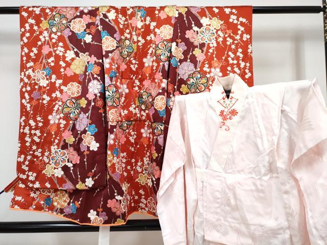 ■■■　サイズ　■■■ 【祝着】 身丈 76cm（肩から） 裄丈 41.5cm（肩上げ　5.5cm） 袖丈 64.5cm　縫込み 4.5cm 袖幅 32.5cm 前幅 19cm 後幅 25.5cm 着物縫いこみ 内揚げ 0cm （腰上げ　11cm） 裄 お袖側 約0cm　身頃側 約0cm 【長襦袢】 身丈 72.5cm（肩から） 裄丈 39.5cm（肩上げ　8.5cm） 袖丈 65cm　縫込み 4.5cm 袖幅 32cm 前幅 31.5cm 後幅 24cm 着物縫いこみ 内揚げ 0cm （腰上げ　19.5cm） 裄 お袖側 約0cm　身頃側 約0cm ■■■　商品詳細　■■■ 着物【正絹・重ね衿：取り外し可能】の 状態は接写画像のように重ね衿・胴裏に薄い汚れがございますが その他表地は特に目立ったシミ汚れなどもなく大変良い状態です。 長襦袢【化繊】の 状態は接写画像のように後身頃に薄い汚れがございますが その他特に目立ったシミ汚れなどもなく大変良い状態です。 大変上質な逸品になります。 お安く出品致しますので、是非この機会にいかがでしょうか？ ※長襦袢の前幅が後幅よりも大きい仕立てになっておりますので、ご確認の上ご入札くださいませ。 ※襦袢の袖丈が着物よりも大きい仕立てになっておりますので、ご確認の上ご入札くださいませ。 ■■■　注意事項　■■■ ■モニター発色の具合により色合いが異なる場合がございます。 ■寸法は多少の誤差が生じる場合がございますのでご了承ください。 ■縫込みの長さが左右非対称の場合は短い部分を記載しております。 左右非対称であってもご返品・お値引き等の保証は出来かねますので、ご了承の上ご購入をお願い致します。 ■シミ等のチェックには注意を払っておりますが、見落としがある場合もございますし、個人の見解も様々ですので神経質な方のご購入はお控えください。 ■箪笥に入っておりました着物や帯なので畳みシワや匂いがあるものもございます。 ■お休みは基本的に土日祝となりますが、その他臨時でお休みする場合がございますのでご了承ください。 ■商品の発送は平日のみの発送となります。 ■夜間と土曜、日曜日はお問い合わせの回答が遅れる場合がございます。 ■当店では、お直し、紋入れ、お手入れ等は承っておりません。 ■生地の状態（ヤケ、経年劣化等）によってはサイズ直しが出来ない場合がございます。 その点もどうかご了承のうえ、ご購入をお願いいたします。 ■弊社で取り扱う商品は一点ものにつき、時期や在庫状況に応じて金額が変更となる場合がございます。 ■検針は行っておりません。予めご了承いただきますようお願いいたします。 ■【洗える着物】と記載のある商品におきましては、商品お届け後に洗濯を行ってしまってからのご返品にはご対応しかねます。 念の為、専門店でのお手入れをお願いいたします。 ■写真に写っている物が全てになります。それ以外の付属品はございませんのでご了承ください。 ■状態に関する写真につきましては、掲載可能な写真枚数に限りがあるため、各箇所につき1枚参考画像を掲載しております。 ■着物のサイズ目安は下記を参考ください↓ ＜女性着物＞　お端折り次第で＋5cm　−1cmが着用可能サイズ 　例）身丈170cmの場合、身長160cm〜175cm ＜男性着物＞　身丈＋約25cm〜27cm程が適応身長 　例）身丈155cmの場合、身長180〜182cm