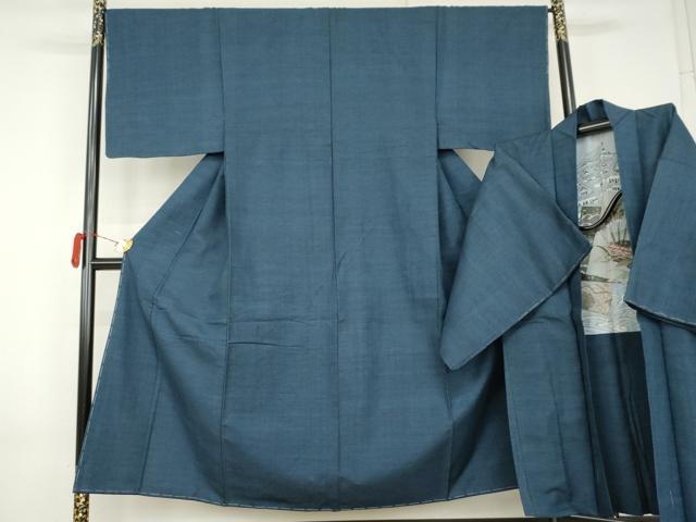 ■■■　サイズ　■■■ 【着物】 身丈 148.5cm（肩から） 裄丈 67cm 袖丈 49cm　縫込み 1cm 袖幅 34cm 前幅 24.5cm 後幅 30.5cm 着物縫いこみ 内揚げ 0cm 裄 お袖側 約3cm　身頃側 約3cm 【羽織】 身丈 96.5cm（肩から） 裄丈 68cm 袖丈 49.5cm　縫込み 1cm 袖幅 34.5cm 前幅 17.5cm 後幅 32cm 裄 お袖側 約2.5cm　身頃側 約3cm ■■■　商品詳細　■■■ 【正絹】 着物の状態は接写画像のように後身頃・右袖前に薄い汚れがございますが その他特に目立ったシミ汚れなどもなく大変良い状態です。 羽織の状態は接写画像のように羽裏に色移りがございますが その他特に目立ったシミ汚れなどもなく大変良い状態です。 大変上質な逸品になります。 お安く出品致しますので、是非この機会にいかがでしょうか？ ■■■　注意事項　■■■ ■モニター発色の具合により色合いが異なる場合がございます。 ■寸法は多少の誤差が生じる場合がございますのでご了承ください。 ■縫込みの長さが左右非対称の場合は短い部分を記載しております。 左右非対称であってもご返品・お値引き等の保証は出来かねますので、ご了承の上ご購入をお願い致します。 ■シミ等のチェックには注意を払っておりますが、見落としがある場合もございますし、個人の見解も様々ですので神経質な方のご購入はお控えください。 ■箪笥に入っておりました着物や帯なので畳みシワや匂いがあるものもございます。 ■お休みは基本的に土日祝となりますが、その他臨時でお休みする場合がございますのでご了承ください。 ■商品の発送は平日のみの発送となります。 ■夜間と土曜、日曜日はお問い合わせの回答が遅れる場合がございます。 ■当店では、お直し、紋入れ、お手入れ等は承っておりません。 ■生地の状態（ヤケ、経年劣化等）によってはサイズ直しが出来ない場合がございます。 その点もどうかご了承のうえ、ご購入をお願いいたします。 ■弊社で取り扱う商品は一点ものにつき、時期や在庫状況に応じて金額が変更となる場合がございます。 ■検針は行っておりません。予めご了承いただきますようお願いいたします。 ■【洗える着物】と記載のある商品におきましては、商品お届け後に洗濯を行ってしまってからのご返品にはご対応しかねます。 念の為、専門店でのお手入れをお願いいたします。 ■写真に写っている物が全てになります。それ以外の付属品はございませんのでご了承ください。 ■状態に関する写真につきましては、掲載可能な写真枚数に限りがあるため、各箇所につき1枚参考画像を掲載しております。 ■着物のサイズ目安は下記を参考ください↓ ＜女性着物＞　お端折り次第で＋5cm　−1cmが着用可能サイズ 　例）身丈170cmの場合、身長160cm〜175cm ＜男性着物＞　身丈＋約25cm〜27cm程が適応身長 　例）身丈155cmの場合、身長180〜182cm