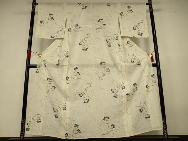 ■■■　サイズ　■■■ 身丈 154cm（肩から） 裄丈 63.5cm 袖丈 48.5cm　縫込み 2.5cm 袖幅 32cm 前幅 24cm 後幅 32cm 着物縫いこみ 内揚げ 0cm 裄 お袖側 約2cm　身頃側 約2cm ■■■　商品詳細　■■■ 【正絹】 状態は接写画像のように衿裏・衿山・表地所々・両袖に薄い汚れがございます。 大変上質な逸品になりますのでぜひお手入れをされてお召しになられてはいかがでしょうか。 お安く出品致しますので、是非この機会にいかがでしょうか？ ■■■　注意事項　■■■ ■モニター発色の具合により色合いが異なる場合がございます。 ■寸法は多少の誤差が生じる場合がございますのでご了承ください。 ■縫込みの長さが左右非対称の場合は短い部分を記載しております。 左右非対称であってもご返品・お値引き等の保証は出来かねますので、ご了承の上ご購入をお願い致します。 ■シミ等のチェックには注意を払っておりますが、見落としがある場合もございますし、個人の見解も様々ですので神経質な方のご購入はお控えください。 ■箪笥に入っておりました着物や帯なので畳みシワや匂いがあるものもございます。 ■お休みは基本的に土日祝となりますが、その他臨時でお休みする場合がございますのでご了承ください。 ■商品の発送は平日のみの発送となります。 ■夜間と土曜、日曜日はお問い合わせの回答が遅れる場合がございます。 ■当店では、お直し、紋入れ、お手入れ等は承っておりません。 ■生地の状態（ヤケ、経年劣化等）によってはサイズ直しが出来ない場合がございます。 その点もどうかご了承のうえ、ご購入をお願いいたします。 ■弊社で取り扱う商品は一点ものにつき、時期や在庫状況に応じて金額が変更となる場合がございます。 ■検針は行っておりません。予めご了承いただきますようお願いいたします。 ■【洗える着物】と記載のある商品におきましては、商品お届け後に洗濯を行ってしまってからのご返品にはご対応しかねます。 念の為、専門店でのお手入れをお願いいたします。 ■写真に写っている物が全てになります。それ以外の付属品はございませんのでご了承ください。 ■状態に関する写真につきましては、掲載可能な写真枚数に限りがあるため、各箇所につき1枚参考画像を掲載しております。 ■着物のサイズ目安は下記を参考ください↓ ＜女性着物＞　お端折り次第で＋5cm　−1cmが着用可能サイズ 　例）身丈170cmの場合、身長160cm〜175cm ＜男性着物＞　身丈＋約25cm〜27cm程が適応身長 　例）身丈155cmの場合、身長180〜182cm